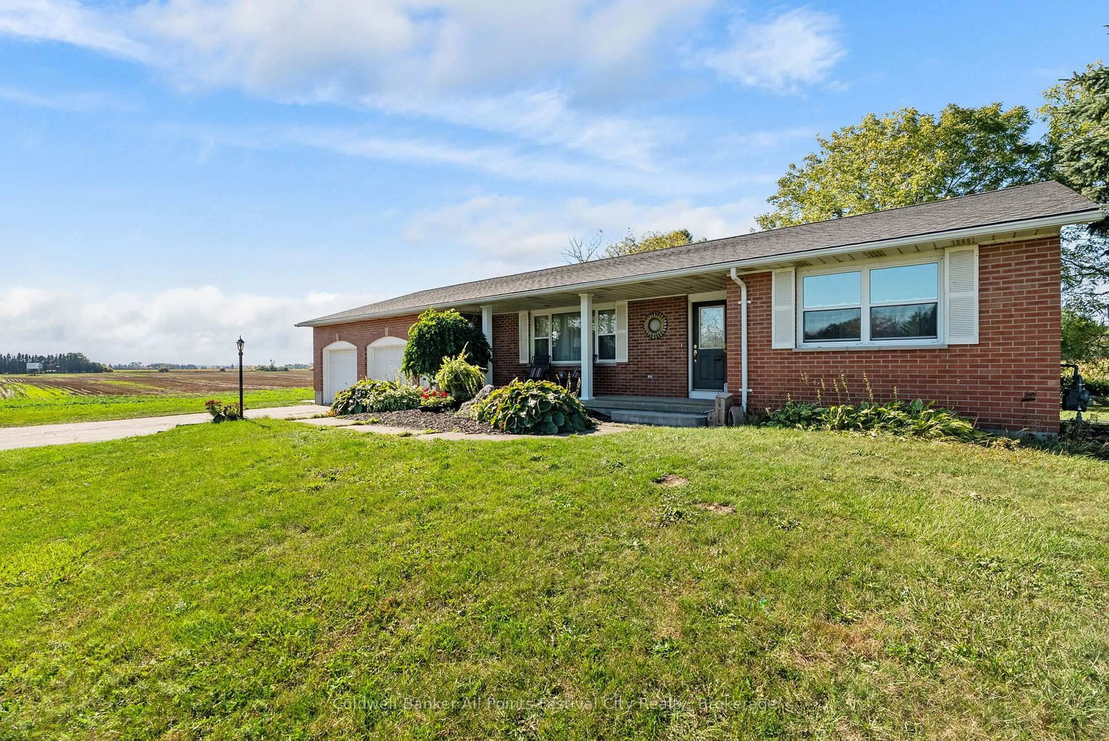 Home with brick exterior material, water/lake/river/ocean view for 81993 Bluewater Highway, Ashfield-Colborne-Wawanosh Ontario N7A 3Y2