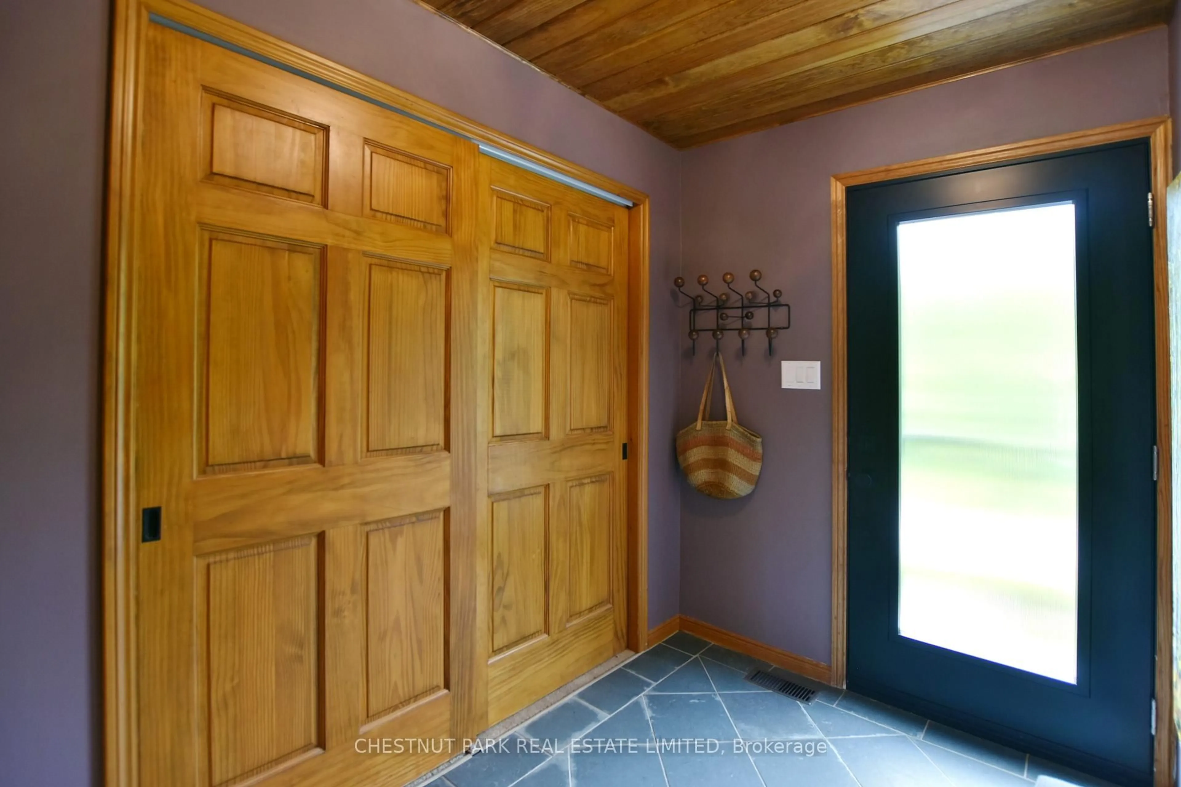 Indoor entryway for 116 Hidden Lake Rd #9, Blue Mountains Ontario L9Y 0T6