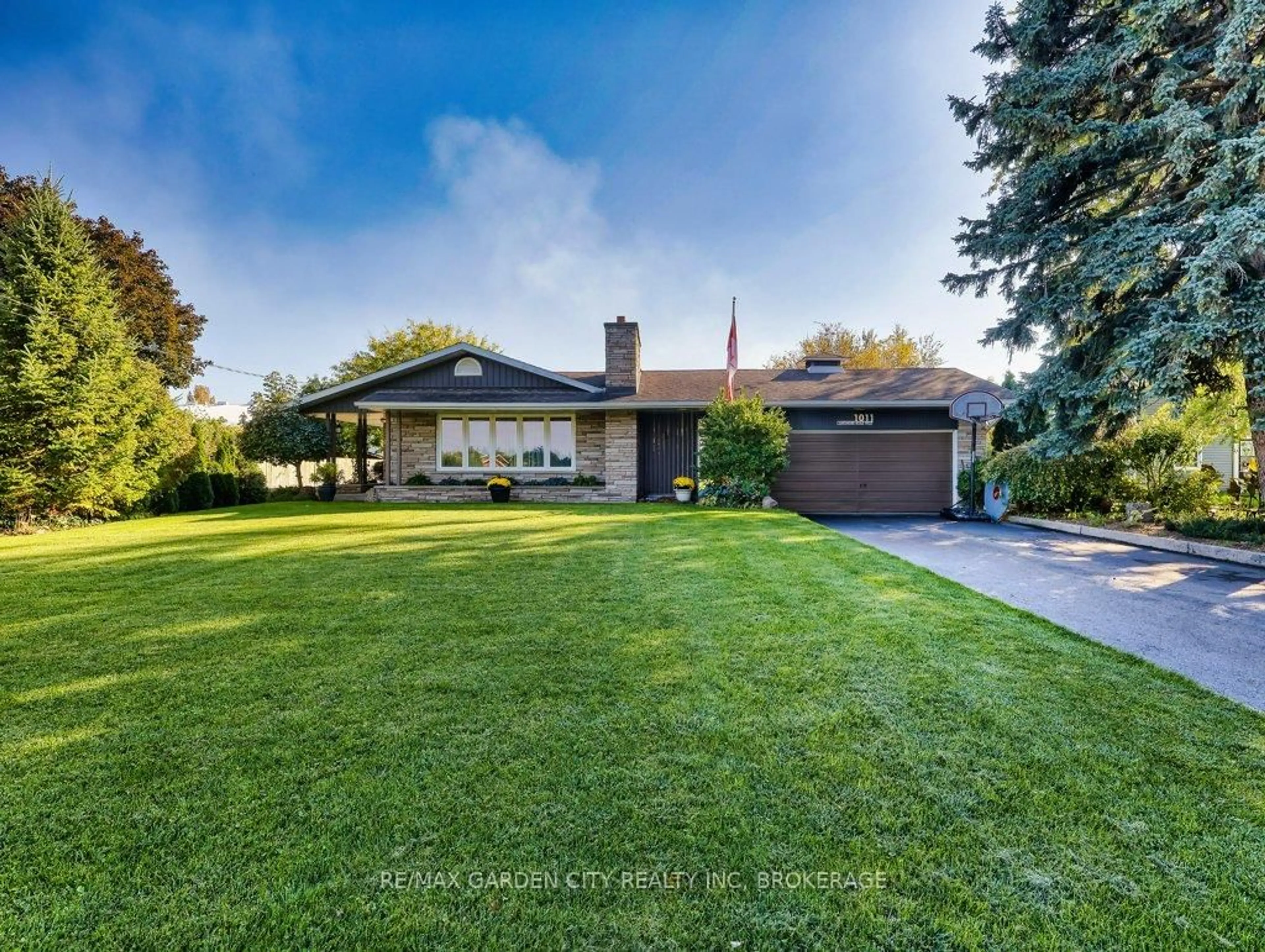 Home with brick exterior material, street for 1011 Lakeshore Rd, St. Catharines Ontario L2R 6P9