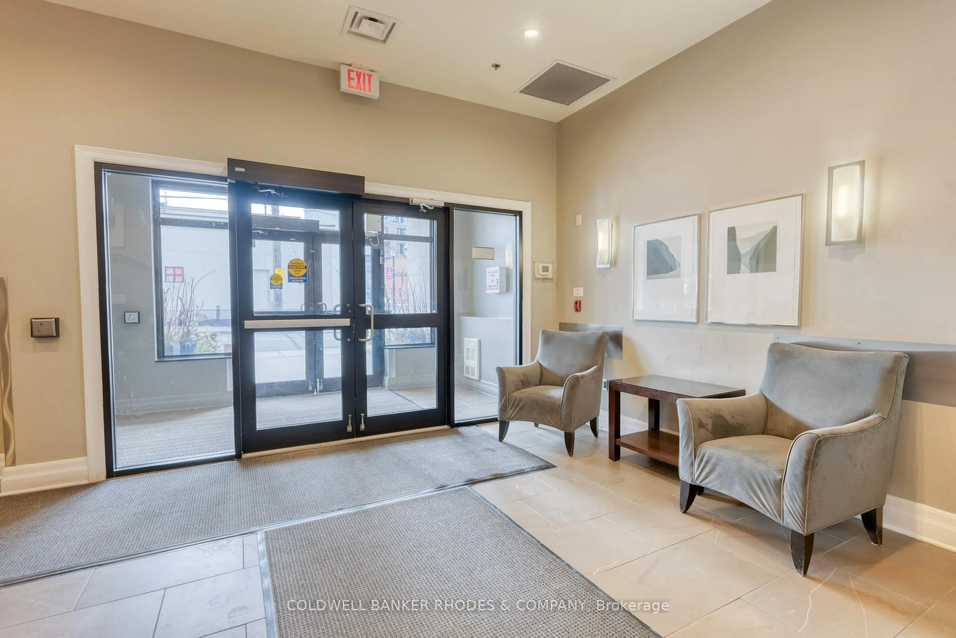 Indoor foyer for 420 Berkley Ave #605, Ottawa Ontario K2A 4H5