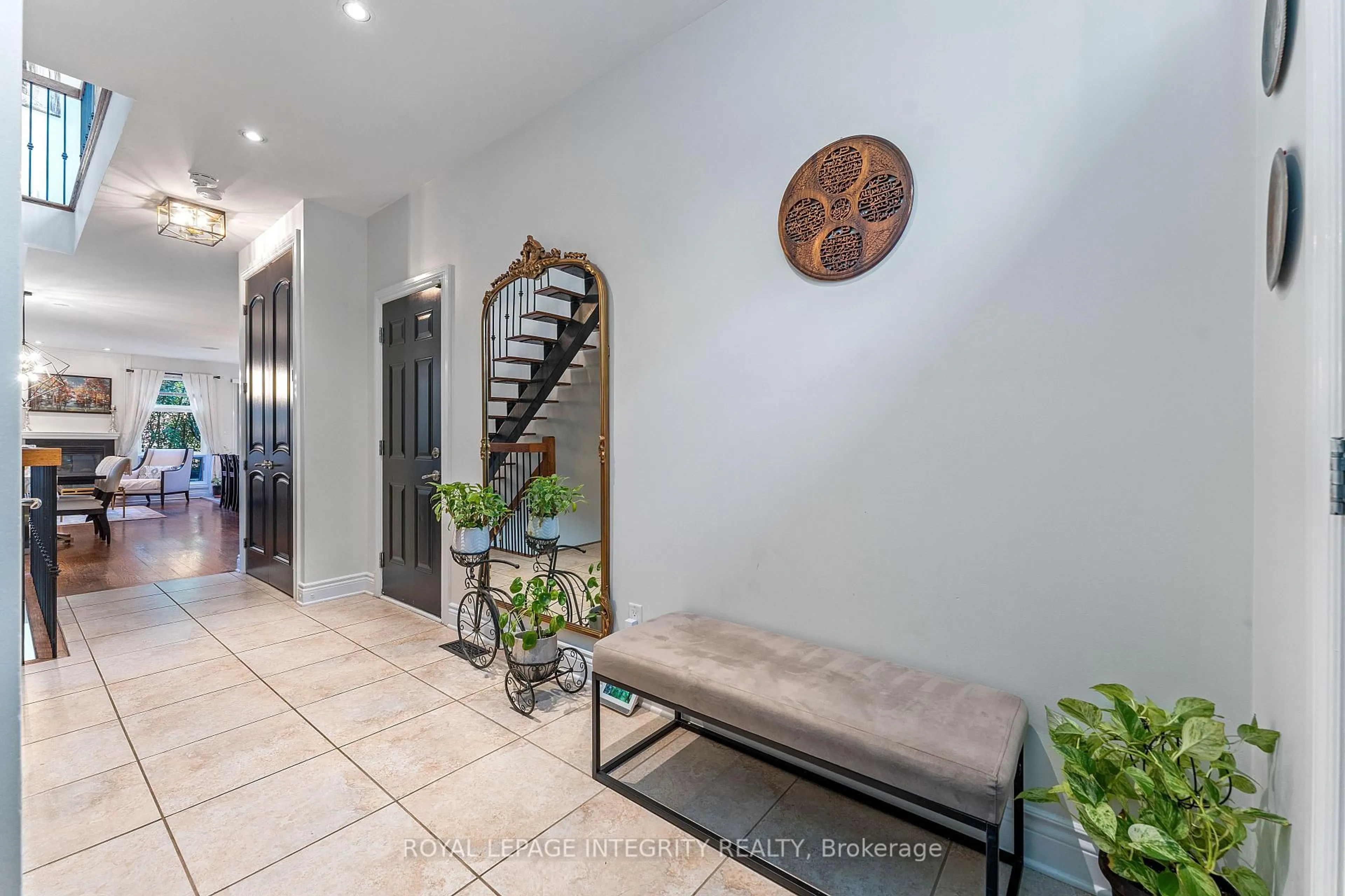 Indoor entryway for 812 Petra Private, Ottawa Ontario K2T 0G3