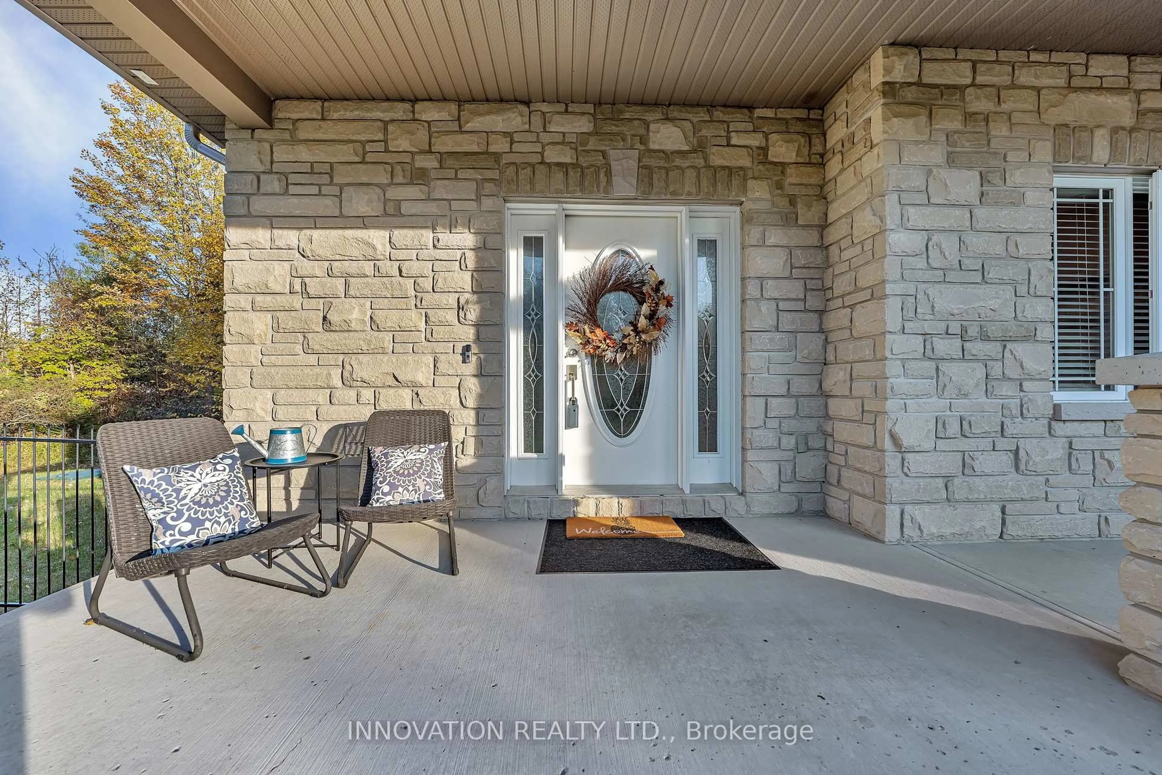 Indoor entryway for 122 Country Meadow Dr, Carp Ontario K0A 1L0