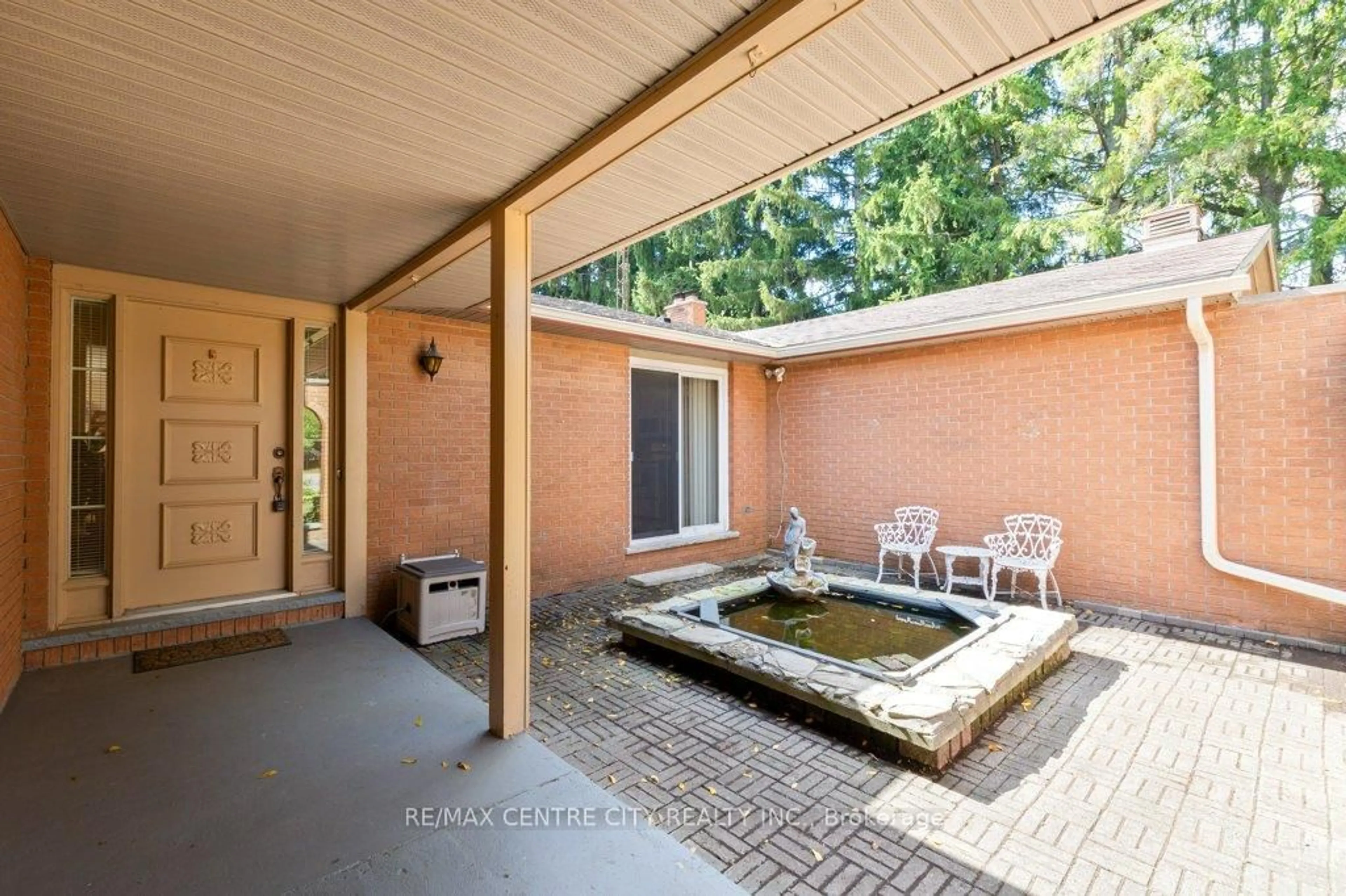 Patio, street for 46215 North St, Central Elgin Ontario N0L 2H0