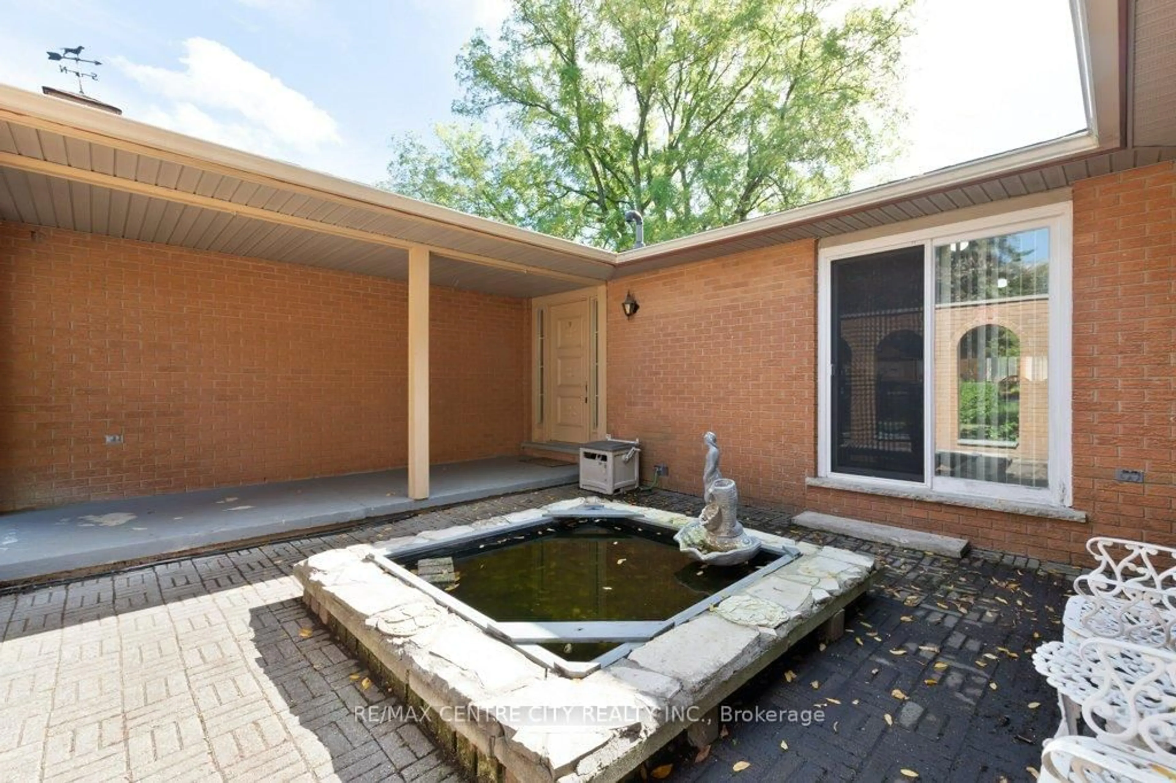 Patio, street for 46215 North St, Central Elgin Ontario N0L 2H0