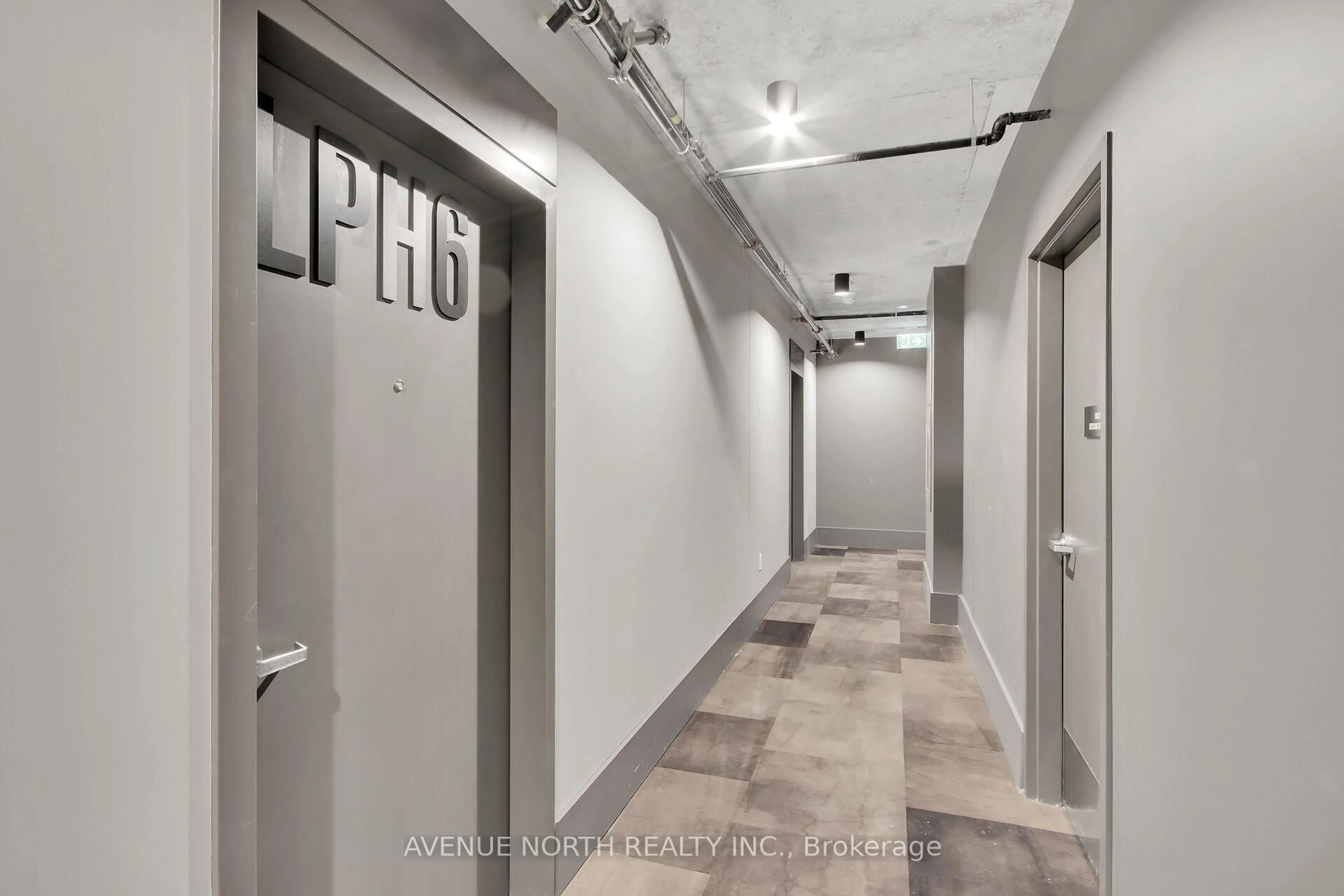 Indoor foyer for 10 james St #LPH6, Ottawa Ontario K2P 1T2