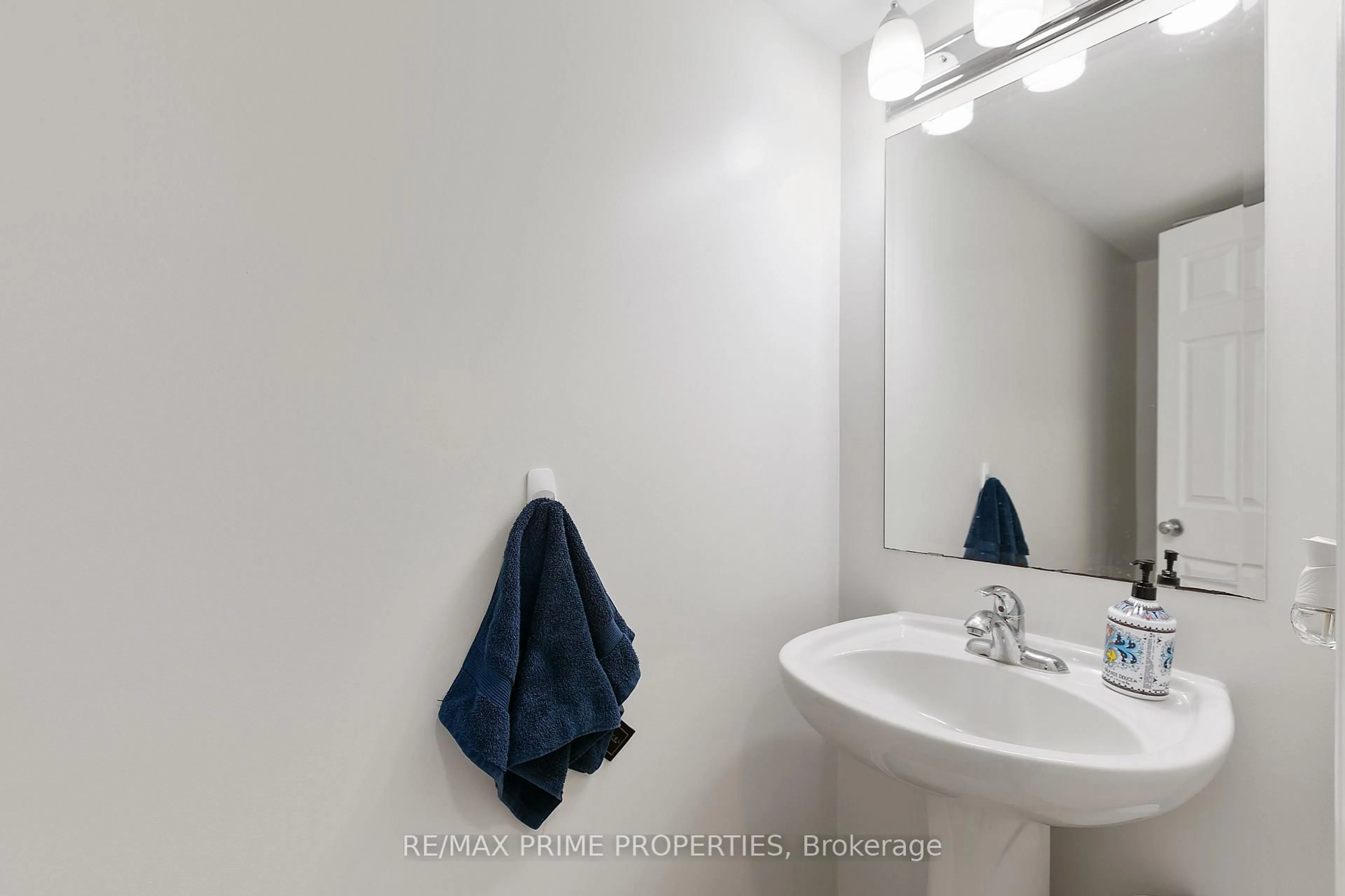 Standard bathroom, ceramic/tile floor for 513 PAUL METIVIER Dr, Ottawa Ontario K2J 0H4