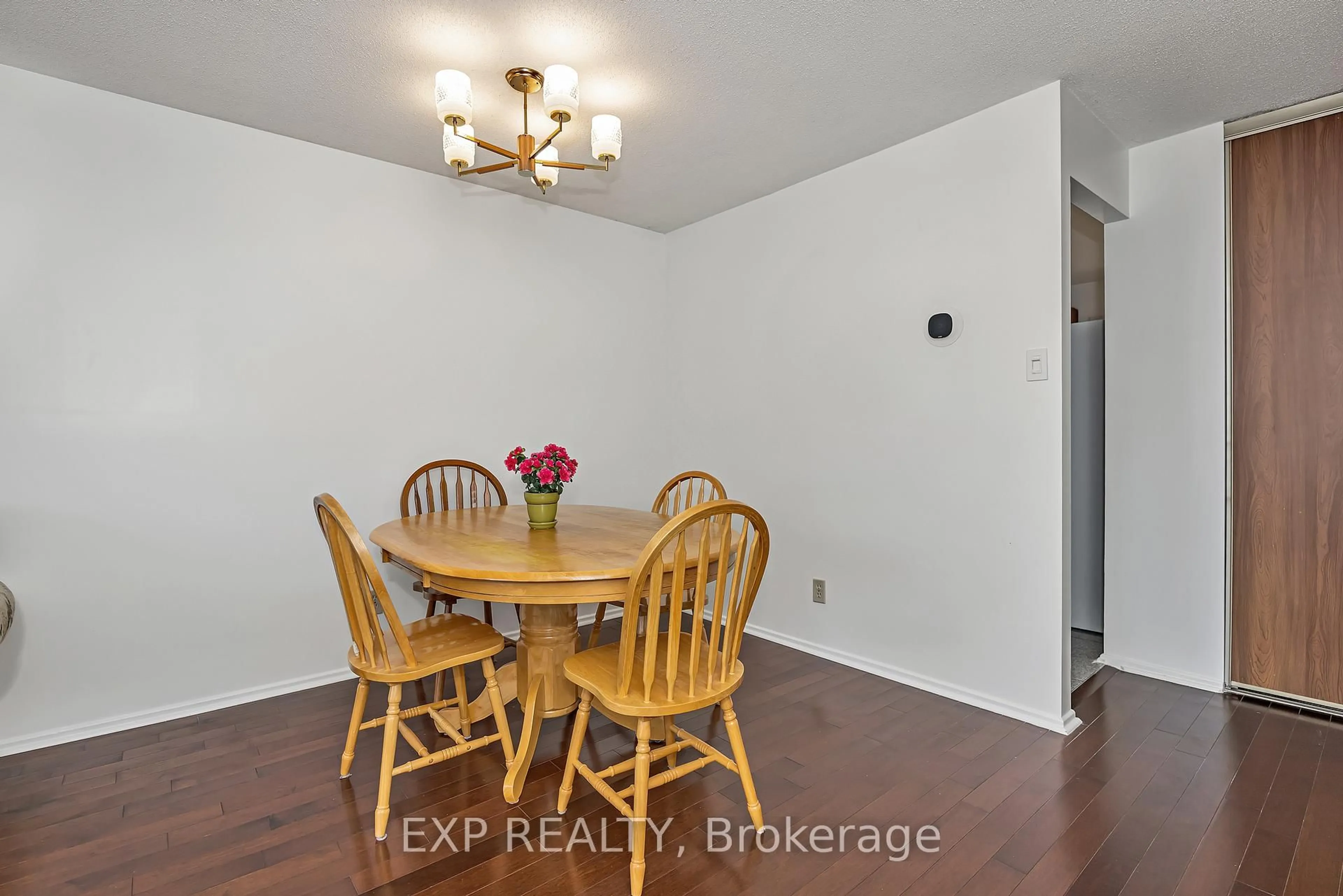 Dining room, wood/laminate floor for 266 Woodfield Dr, Ottawa Ontario K2G 3W9