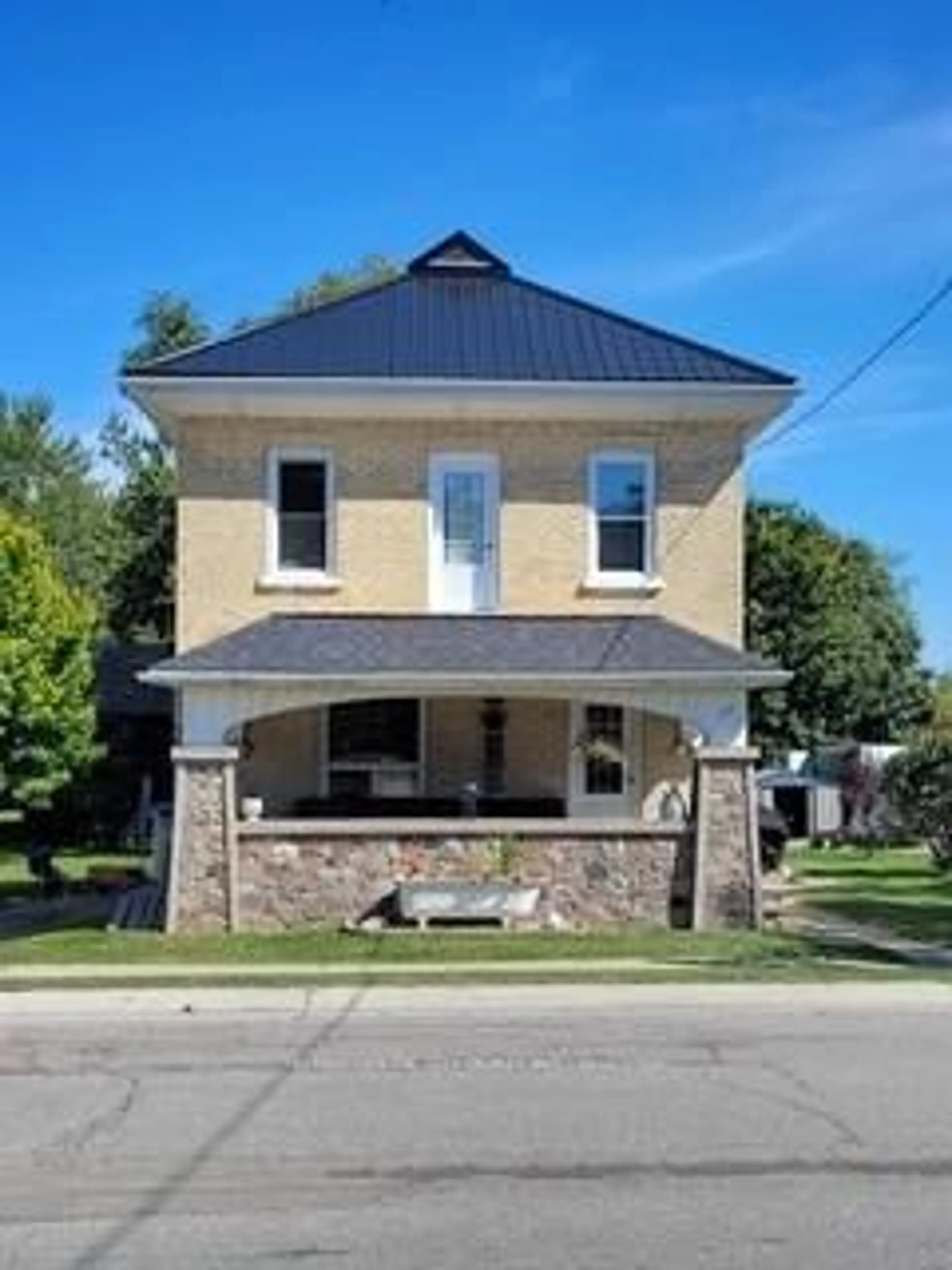 Unknown for 40 Goshen St, Bluewater Ontario N0M 2T0