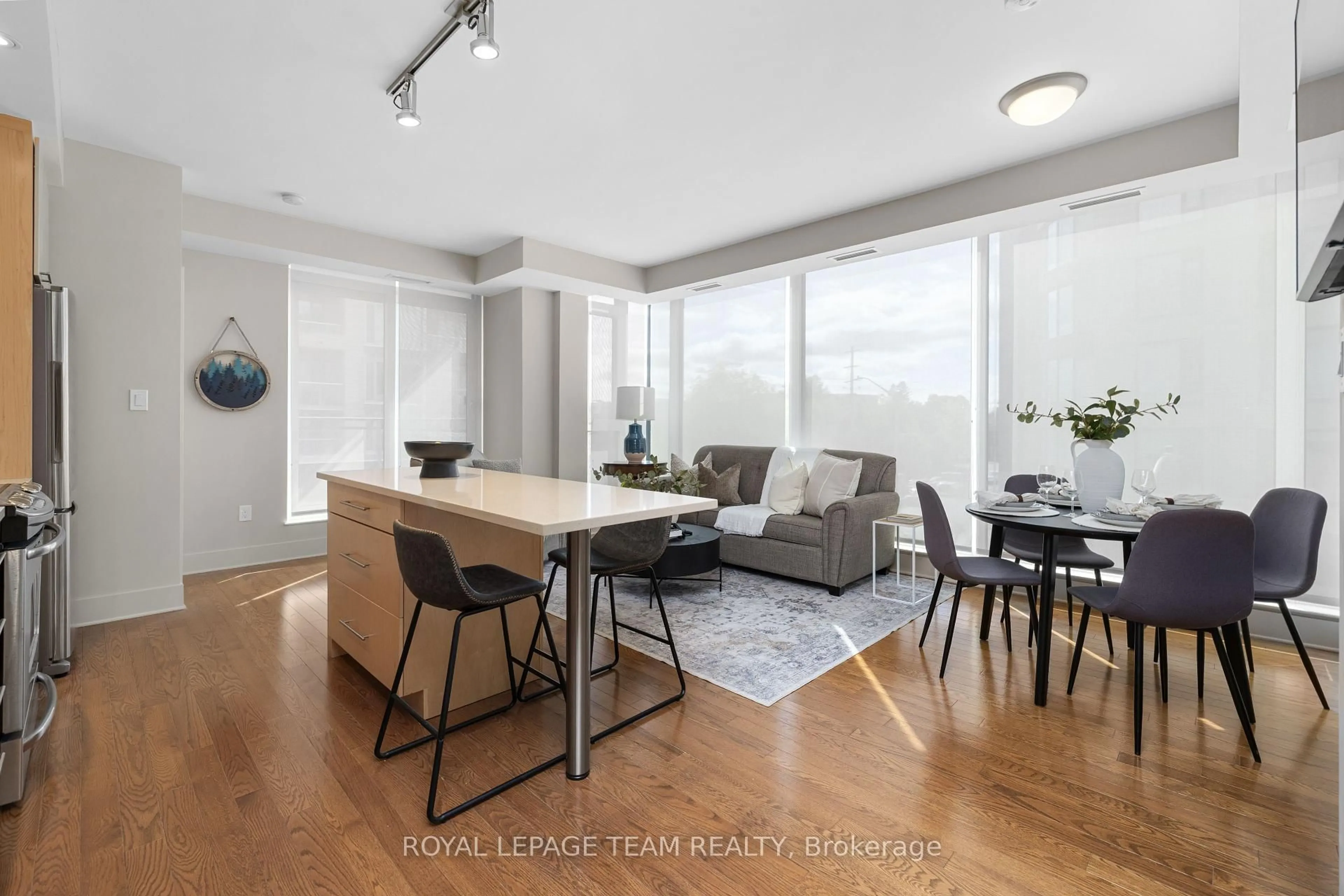 Living room with furniture, unknown for 101 Richmond Rd #306, Ottawa Ontario K1Z 0A6