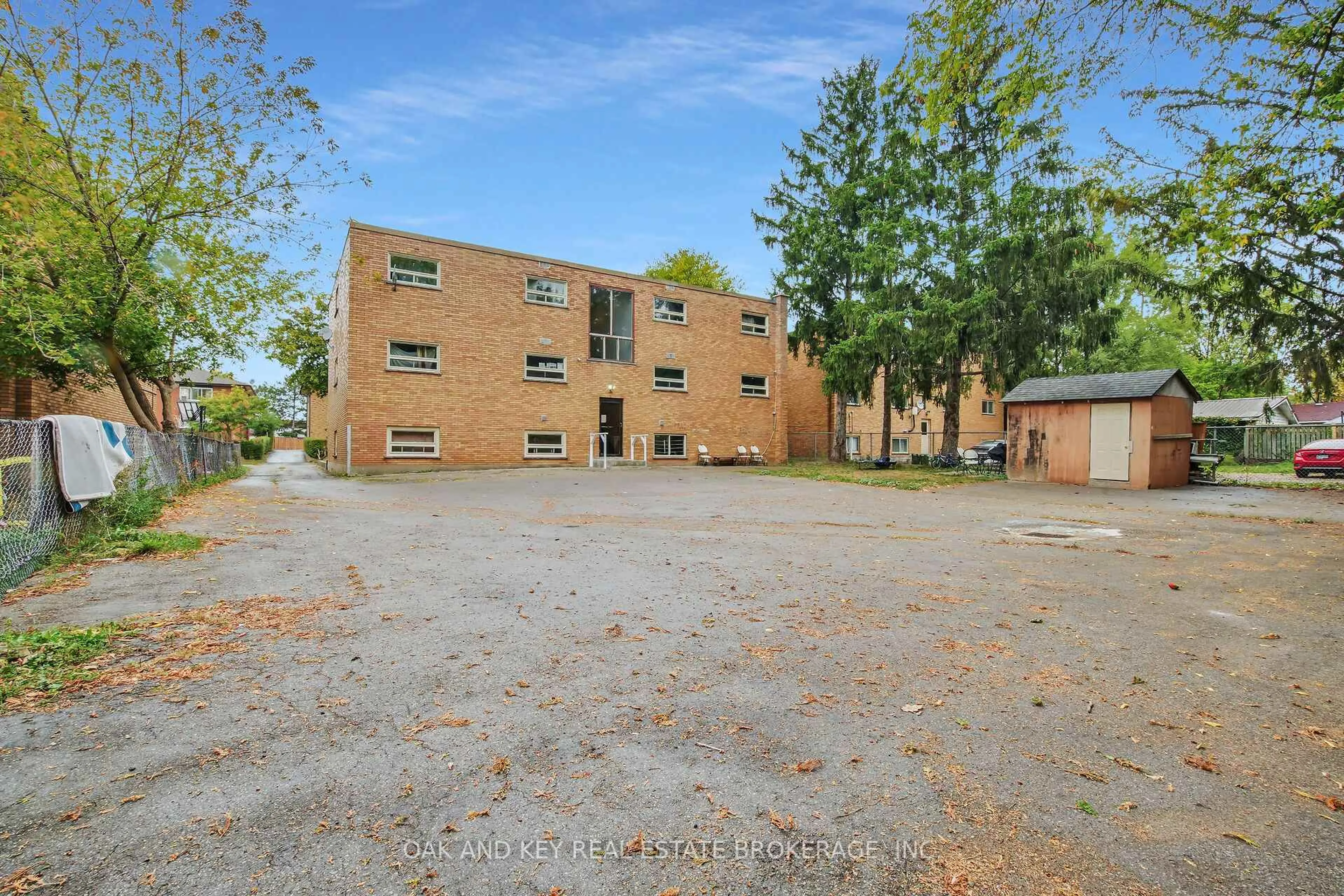 A pic from outside/outdoor area/front of a property/back of a property/a pic from drone, building for 1563 Allen Pl, London East Ontario N5W 2V9