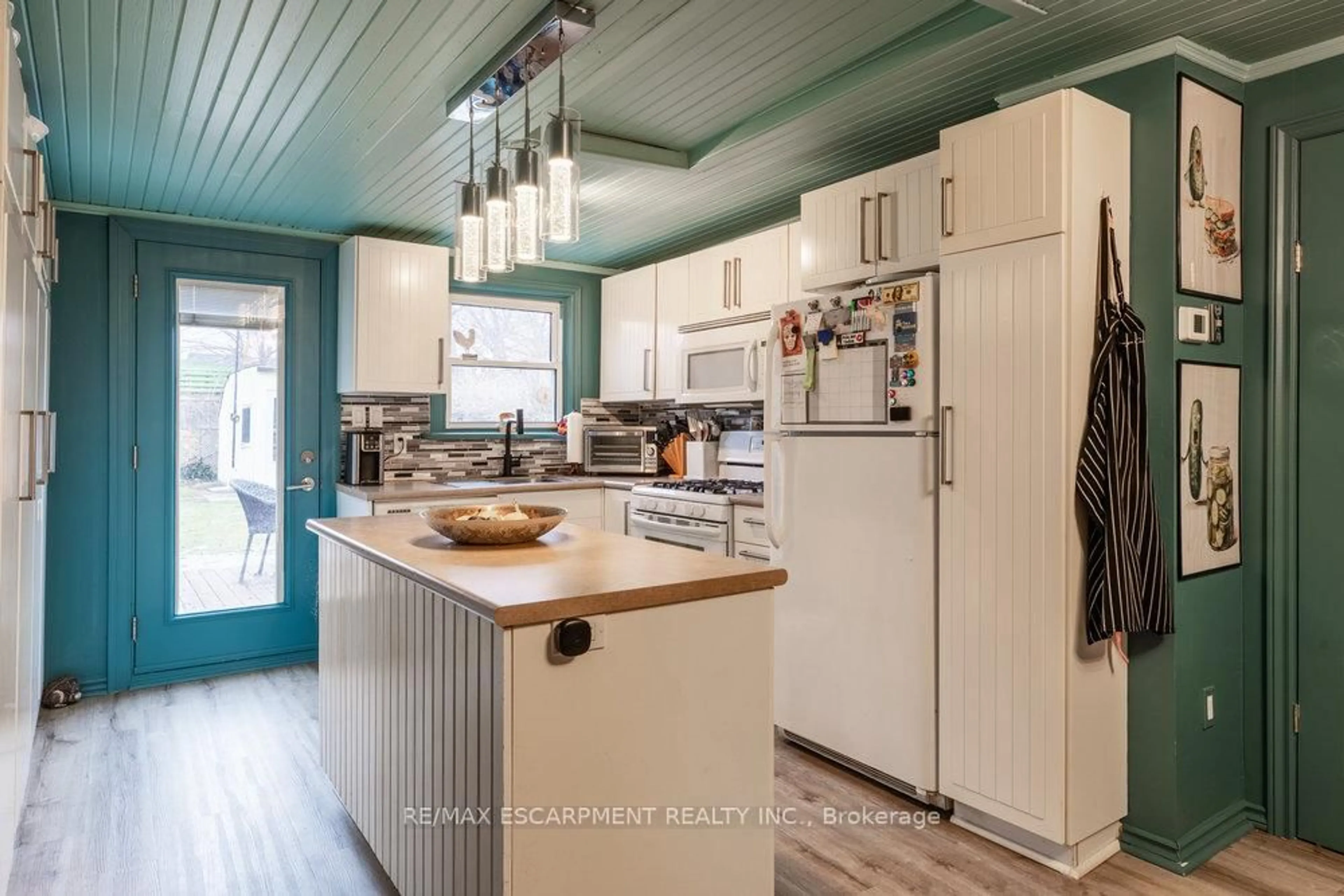 Open concept kitchen, unknown for 4671 Ferguson St, Niagara Falls Ontario L2E 2Z3