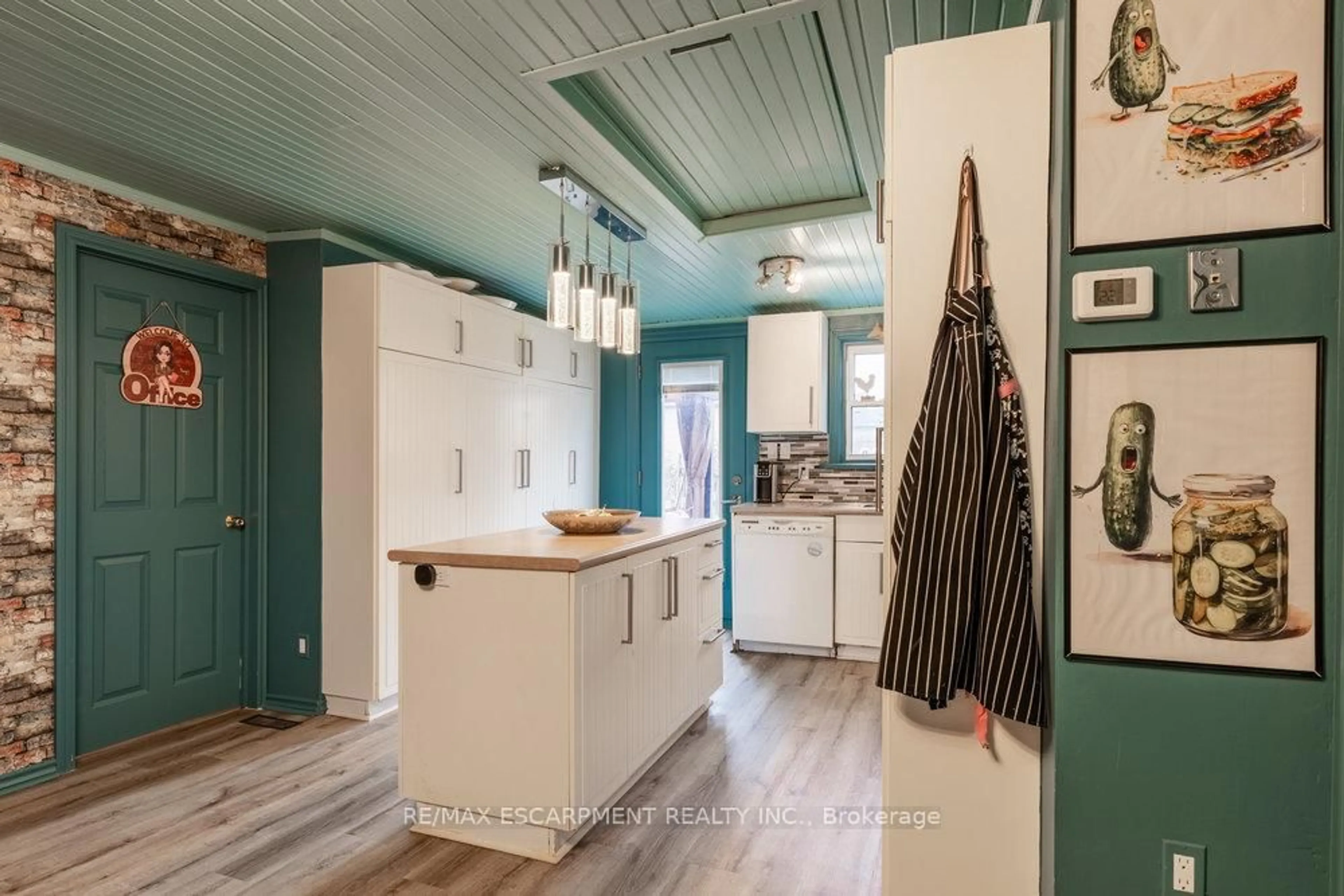 Open concept kitchen, unknown for 4671 Ferguson St, Niagara Falls Ontario L2E 2Z3