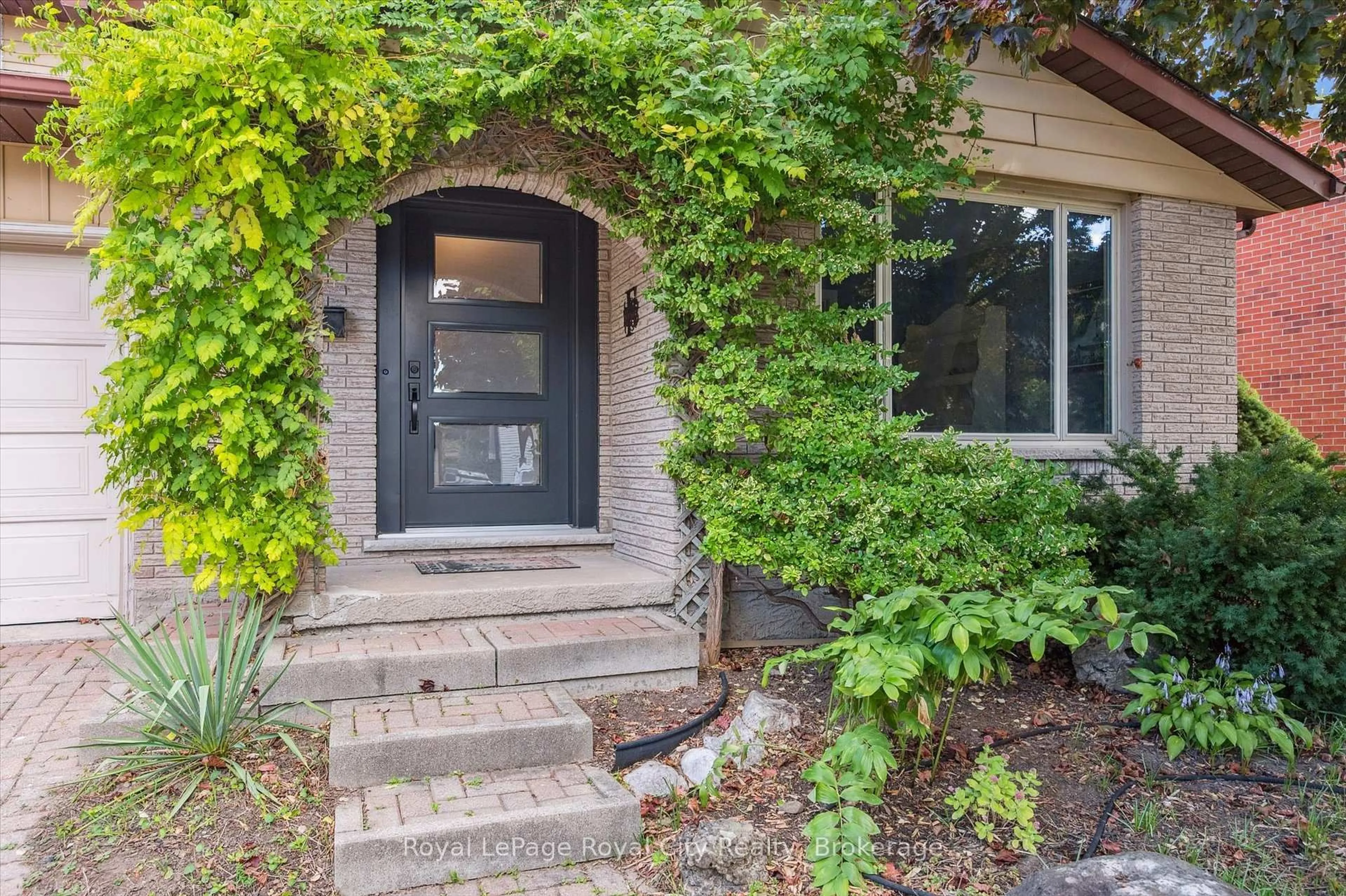 Unknown for 236 IRONWOOD Rd, Guelph Ontario N1G 3G1