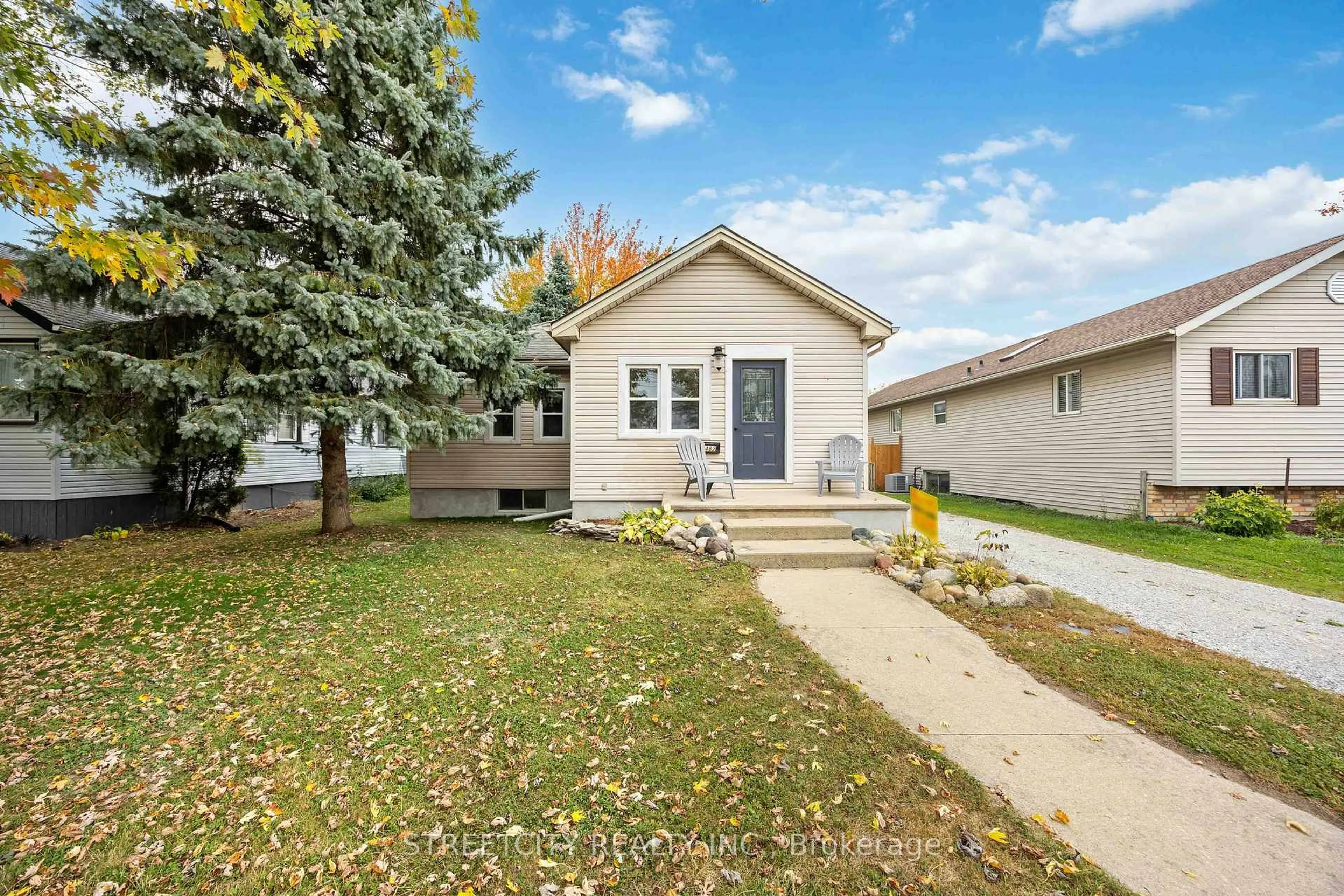 Home with vinyl exterior material, street for 4482 Petrolia Line, Petrolia Ontario N0N 1R0