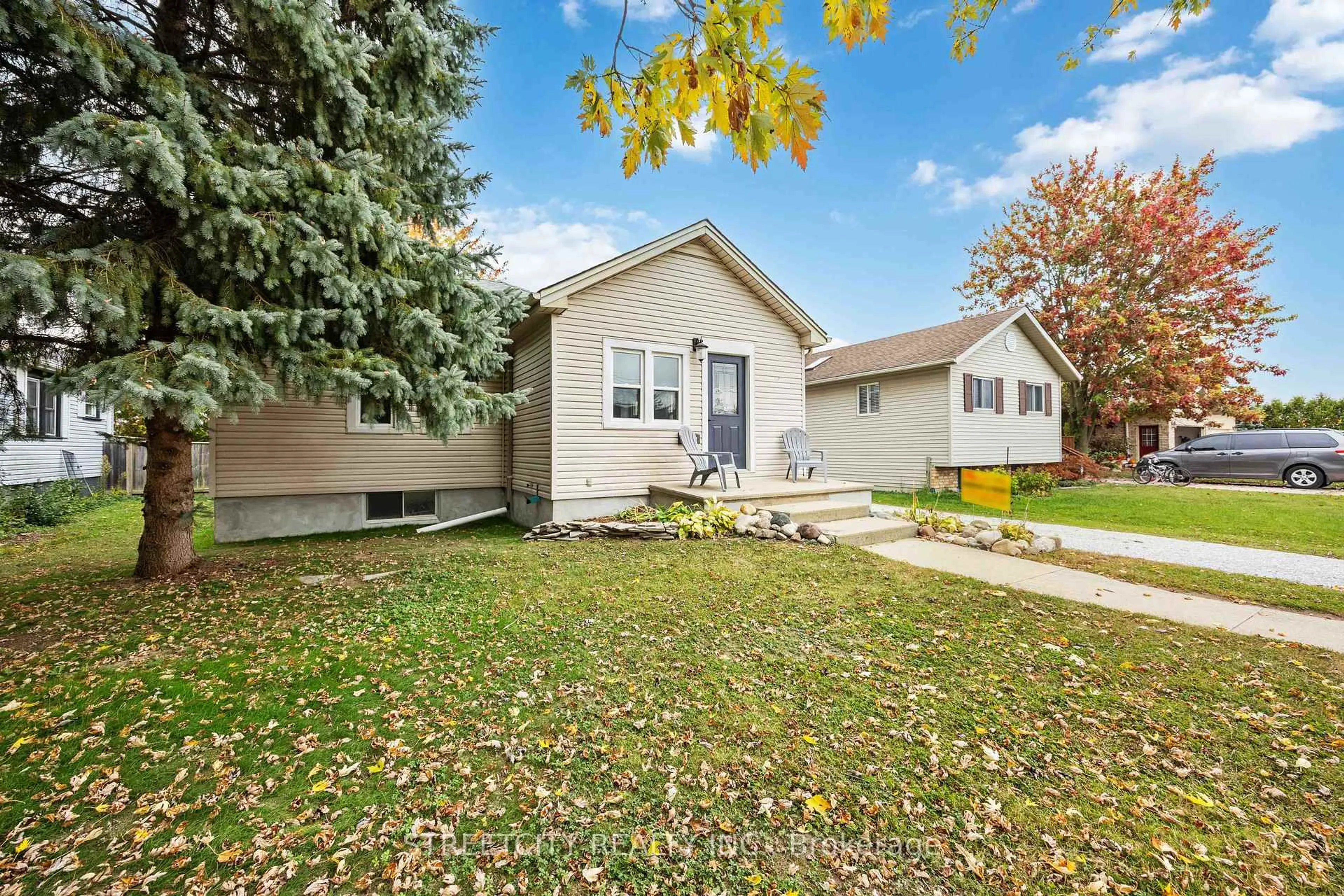 Home with vinyl exterior material, street for 4482 Petrolia Line, Petrolia Ontario N0N 1R0