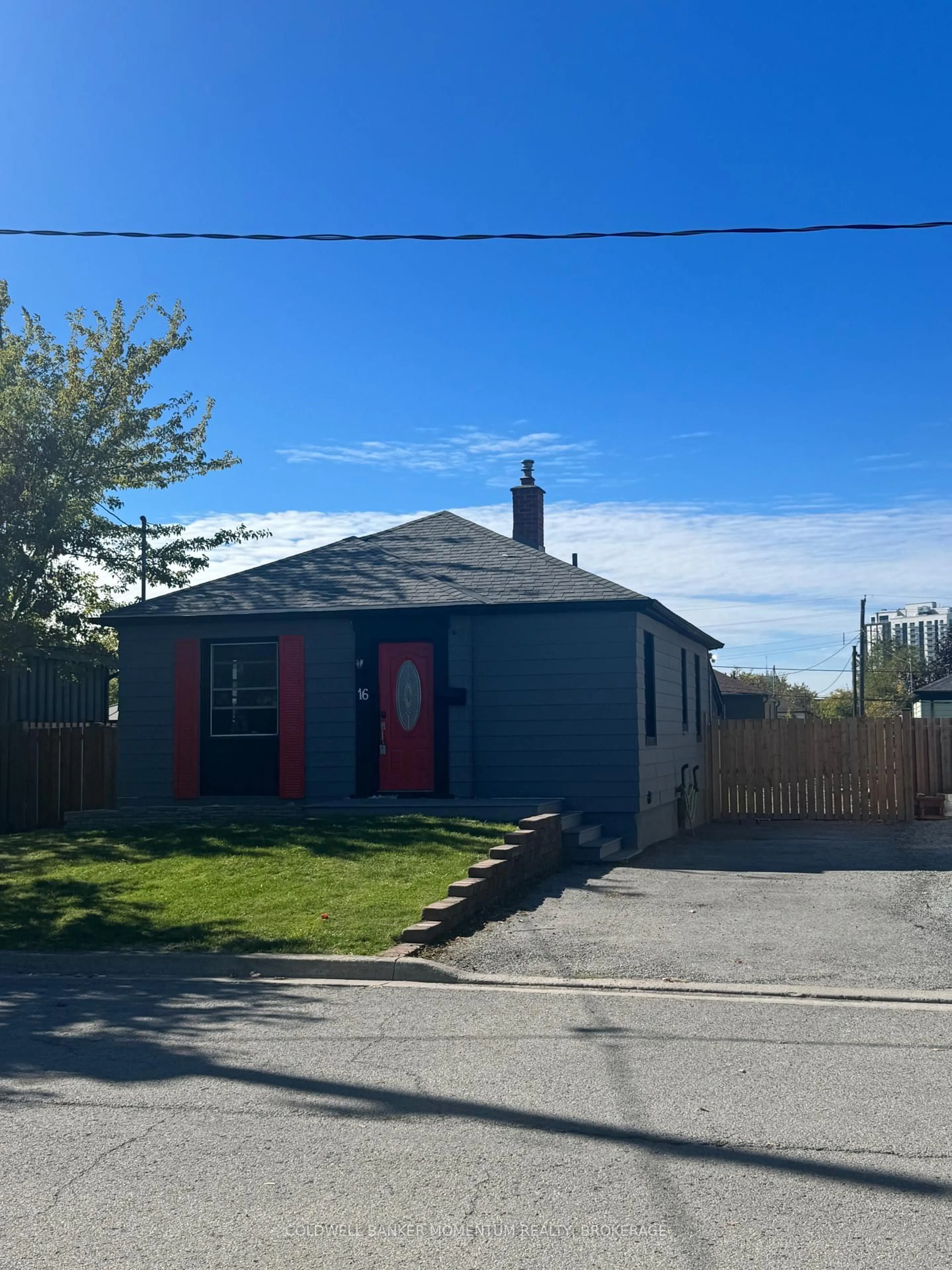 A pic from outside/outdoor area/front of a property/back of a property/a pic from drone, street for 16 Princess St, St. Catharines Ontario L2P 2P9