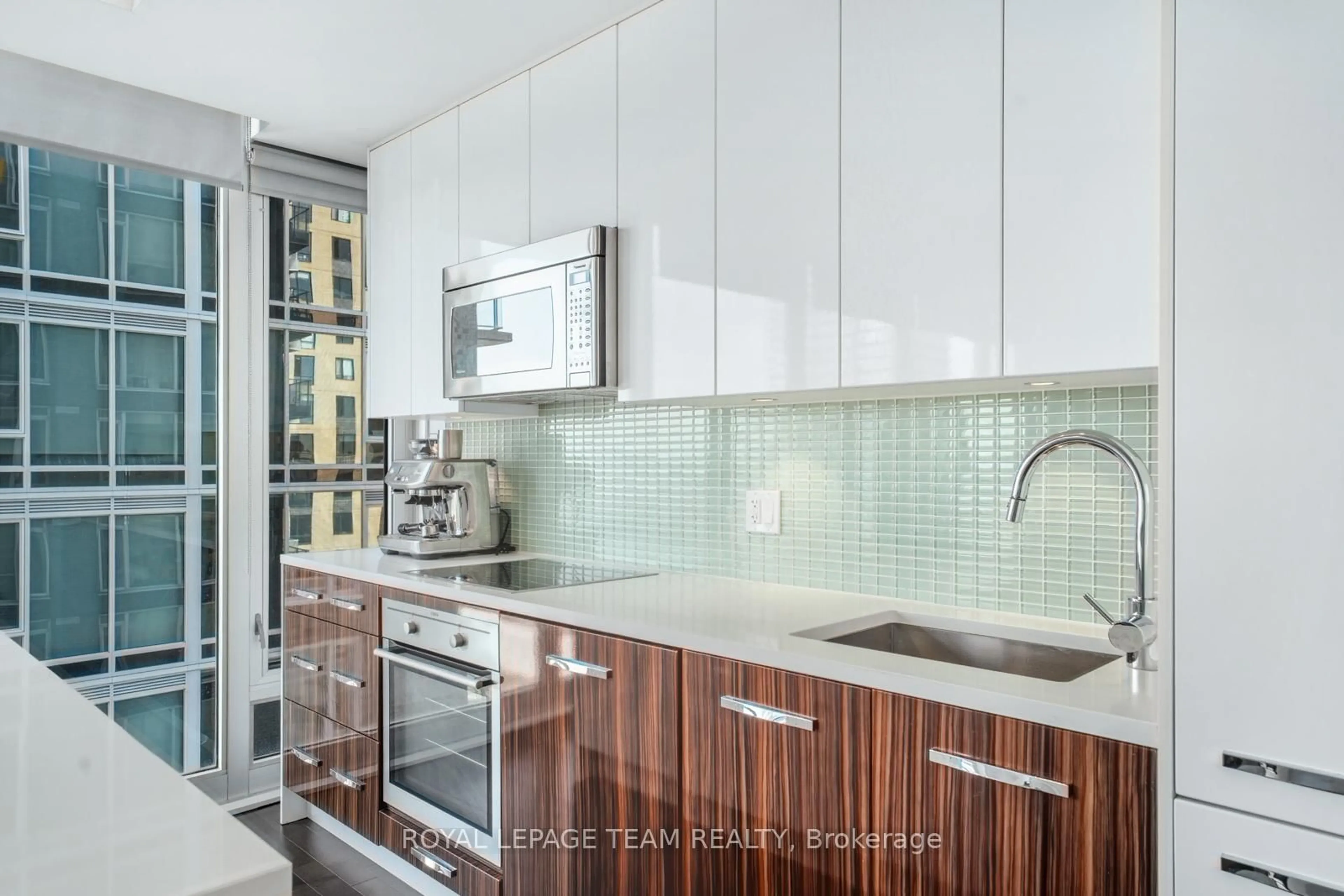 Contemporary kitchen, ceramic/tile floor for 111 CHAMPAGNE Ave #1111, Ottawa Ontario K1S 5V3