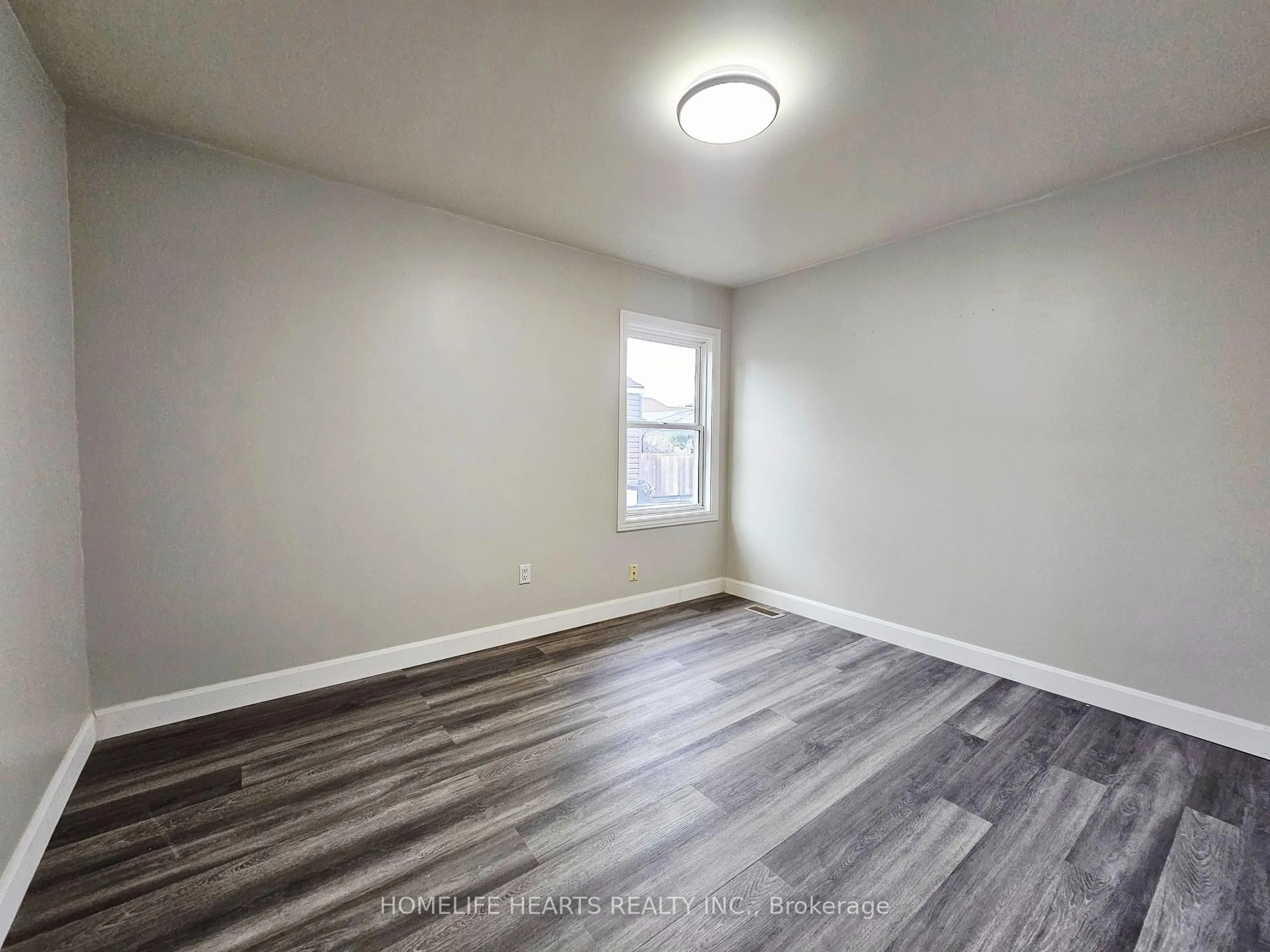 A pic of a room for 80 Glennie Ave, Hamilton Ontario L8H 5V9