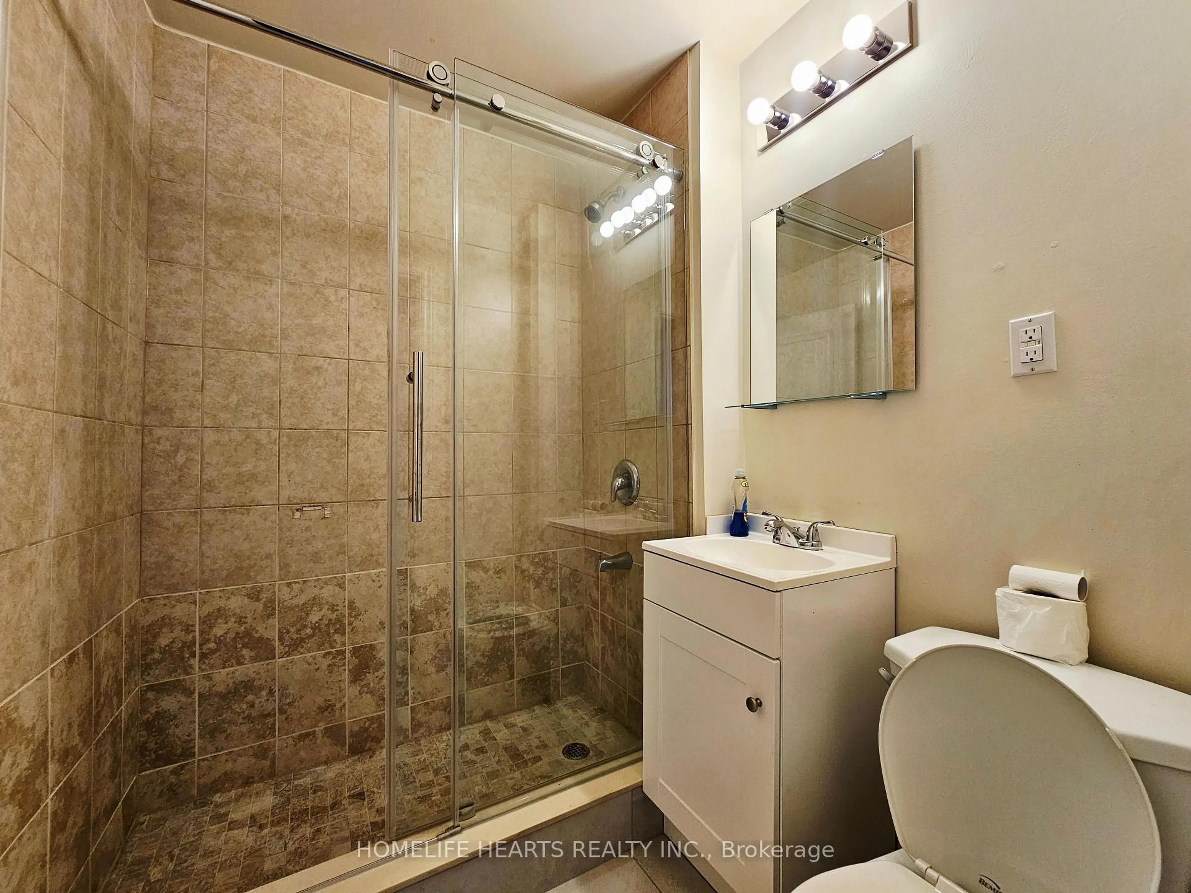 Standard bathroom, ceramic/tile floor for 80 Glennie Ave, Hamilton Ontario L8H 5V9