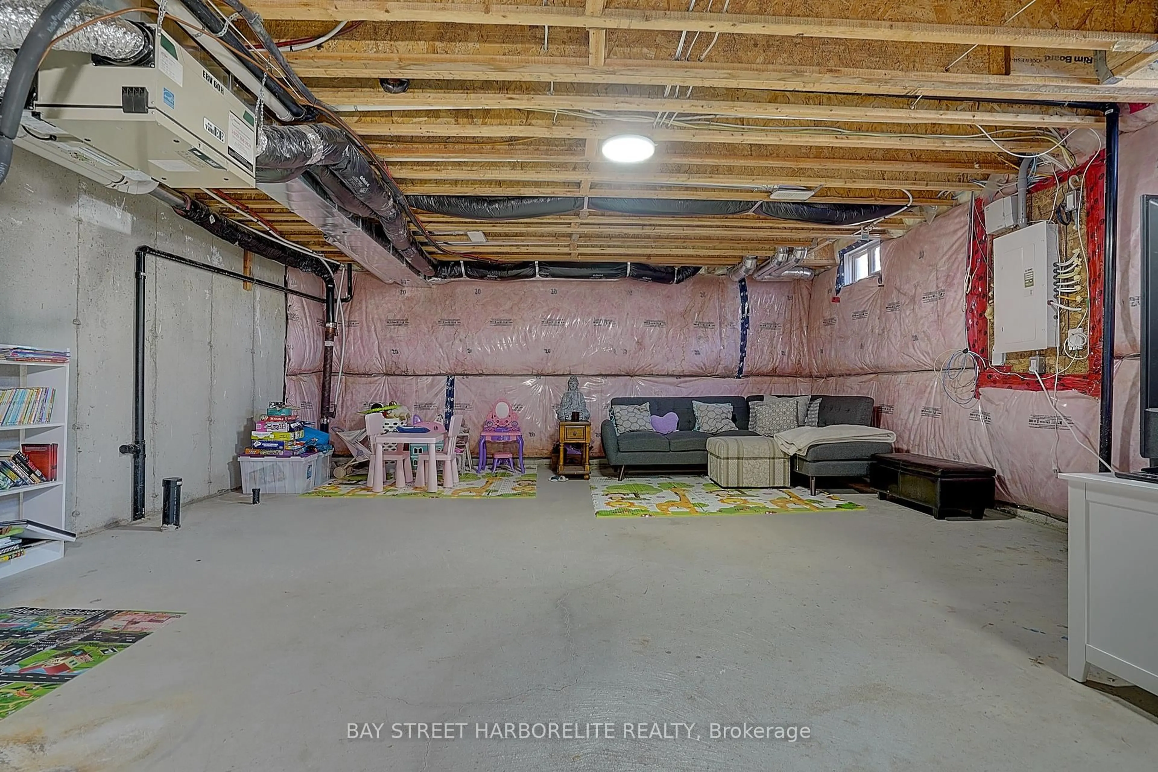 Indoor garage for 1 Prestwick St, Hamilton Ontario L8J 0K7