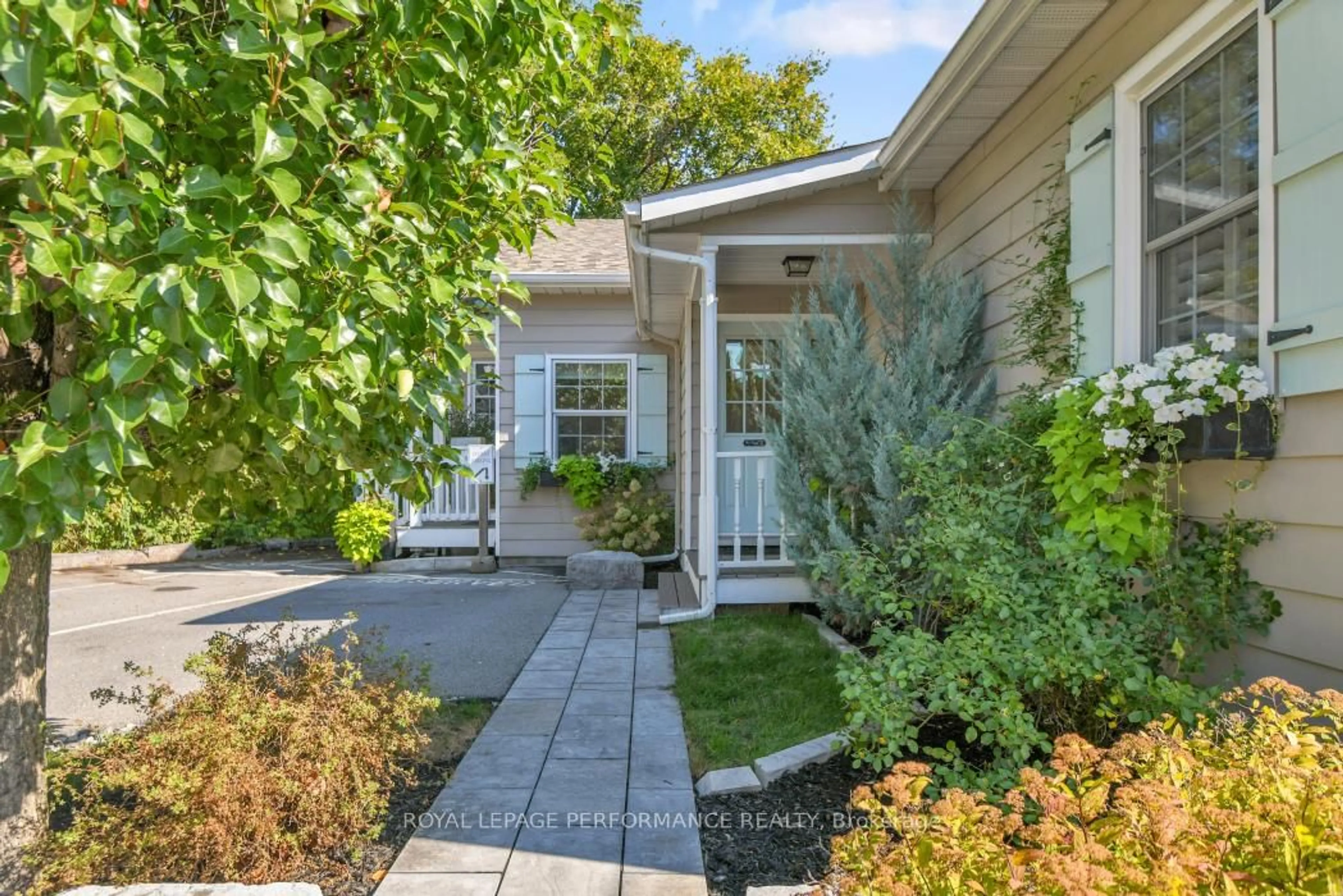 Unknown for 5583 Manotick Main St, Ottawa Ontario K4M 1A9