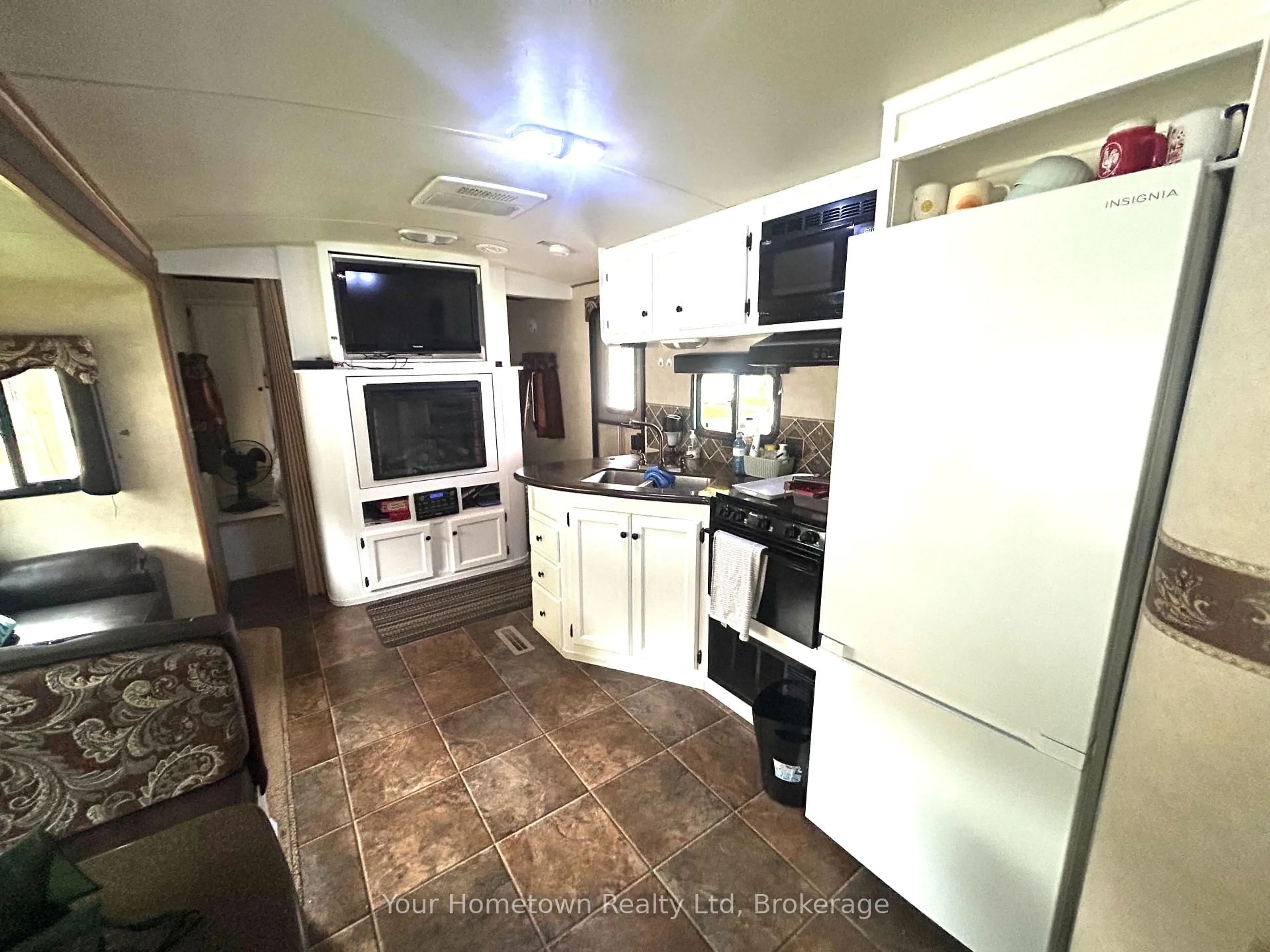 Standard kitchen, unknown for 619 Oak Cres, Centre Wellington Ontario N0B 1J0