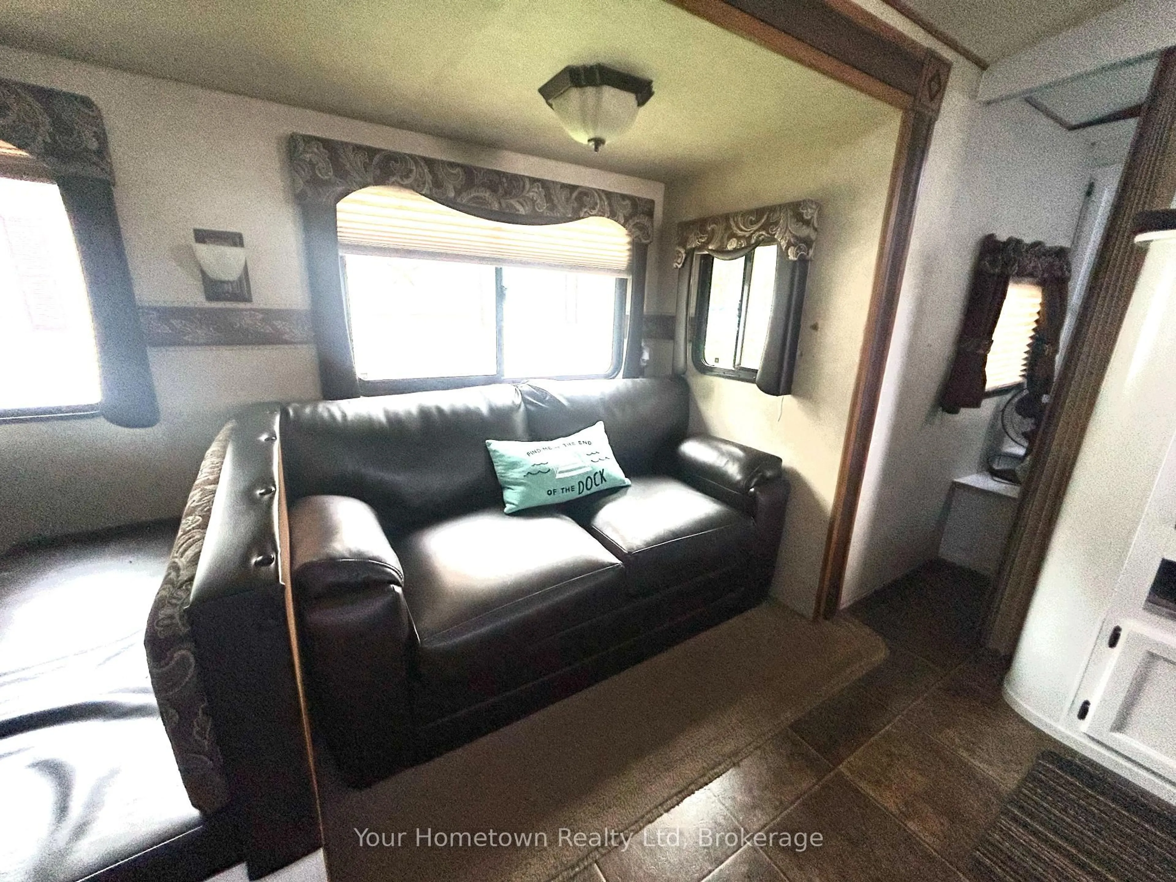 Living room with furniture, unknown for 619 Oak Cres, Centre Wellington Ontario N0B 1J0