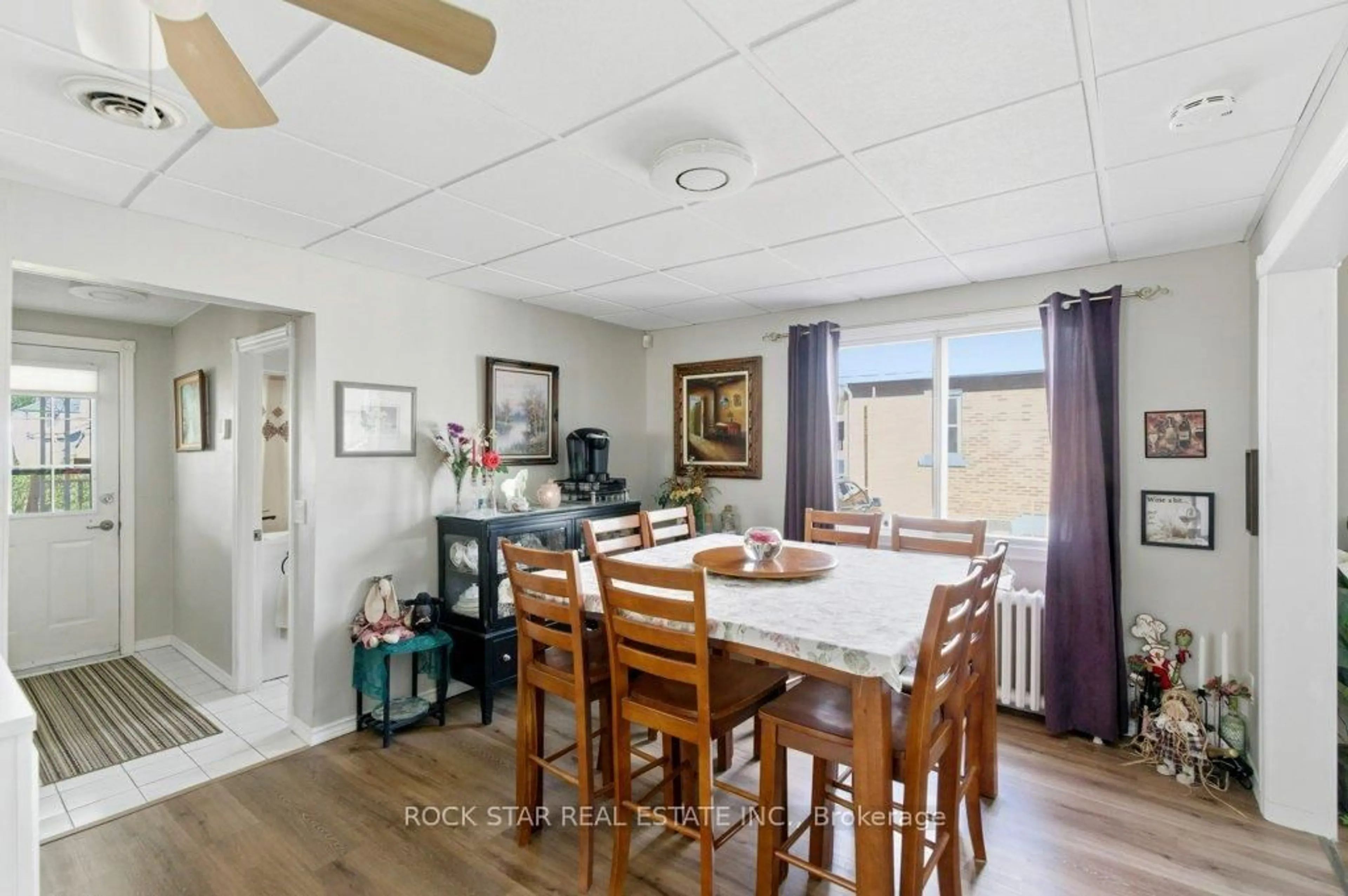 Dining room, wood/laminate floor for 111 McAlpine Ave, Welland Ontario L3B 1T7