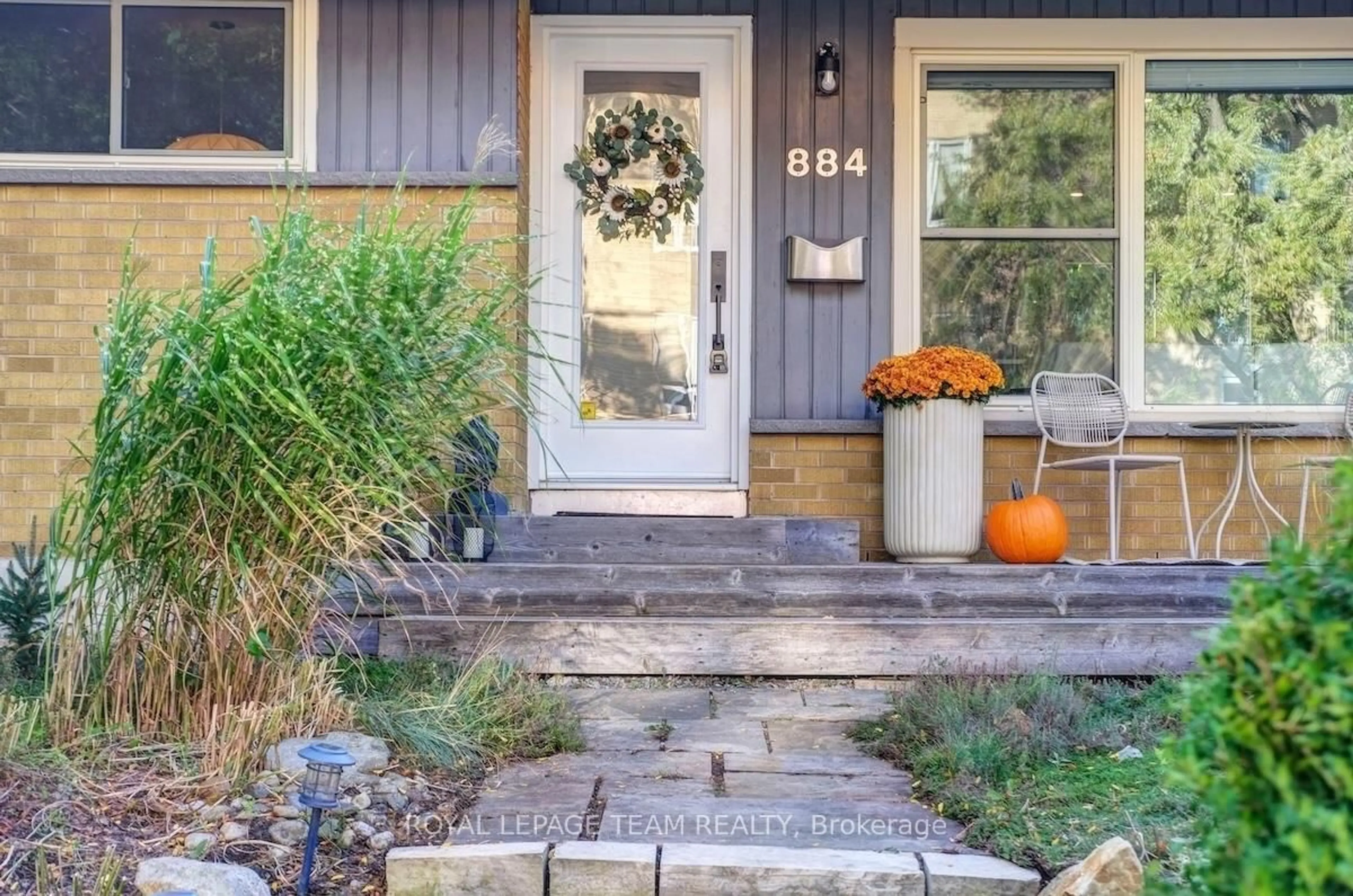 Indoor entryway for 884 ADMIRAL Ave, Ottawa Ontario K1Z 6L7