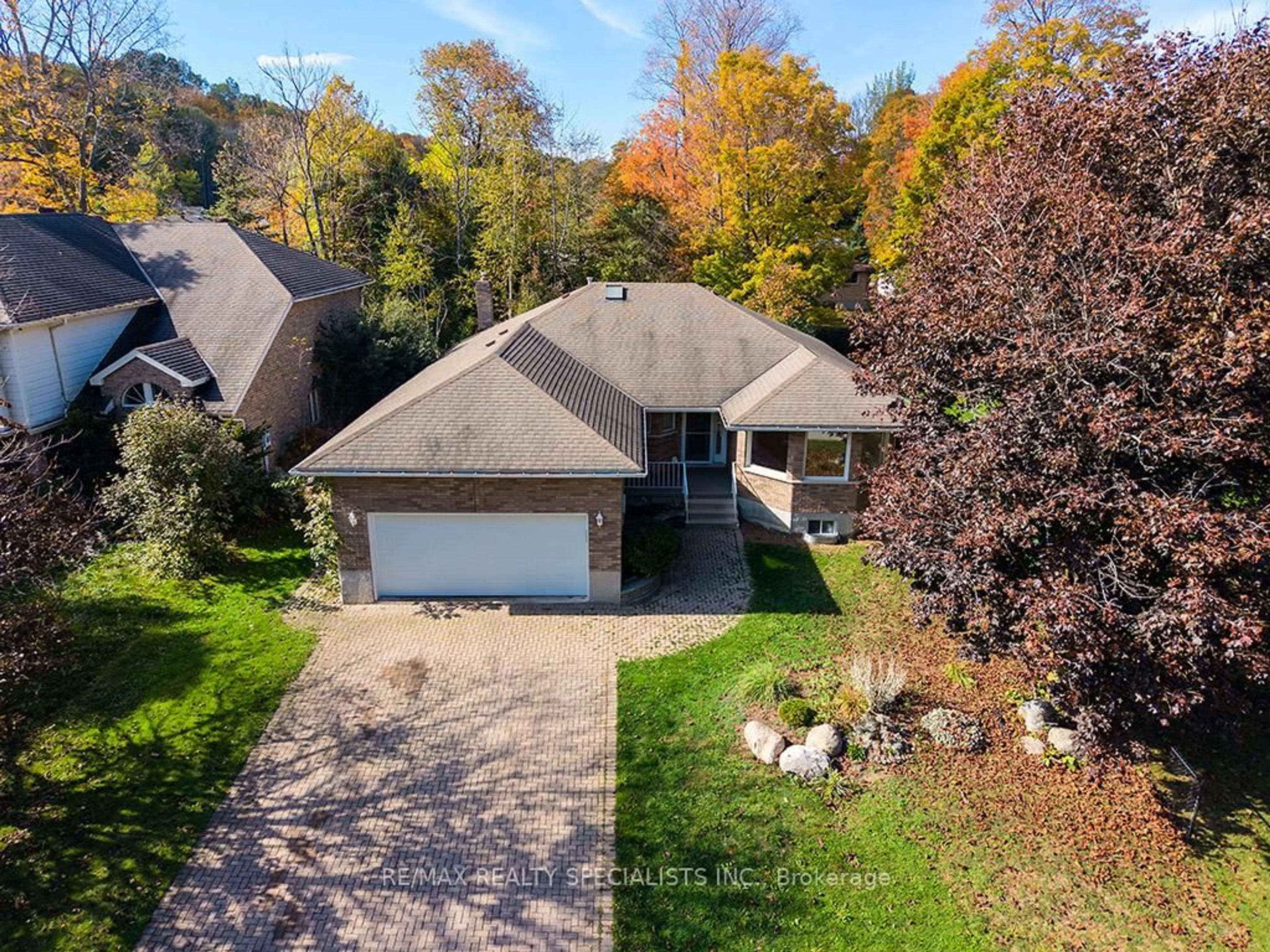 A pic from outside/outdoor area/front of a property/back of a property/a pic from drone, unknown for 56 Middle Ave, Meaford Ontario N4L 1A8
