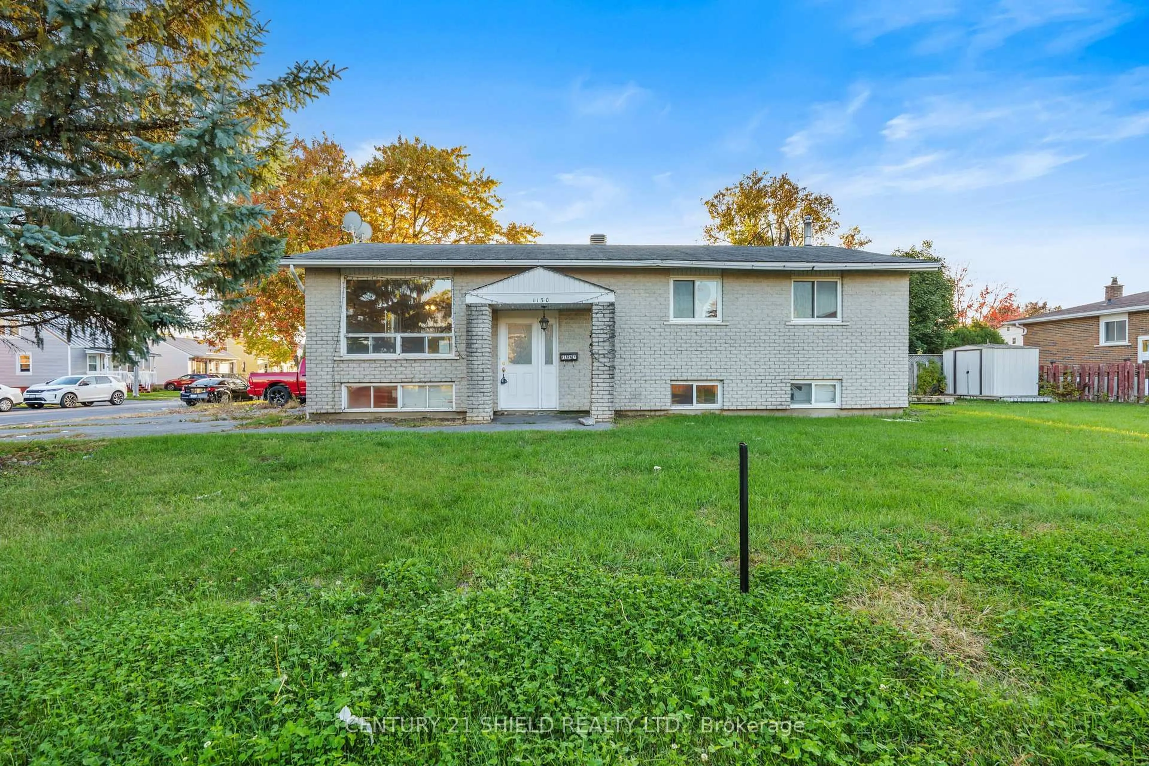Home with vinyl exterior material, unknown for 1130 Sydney St, Cornwall Ontario K6H 6A1