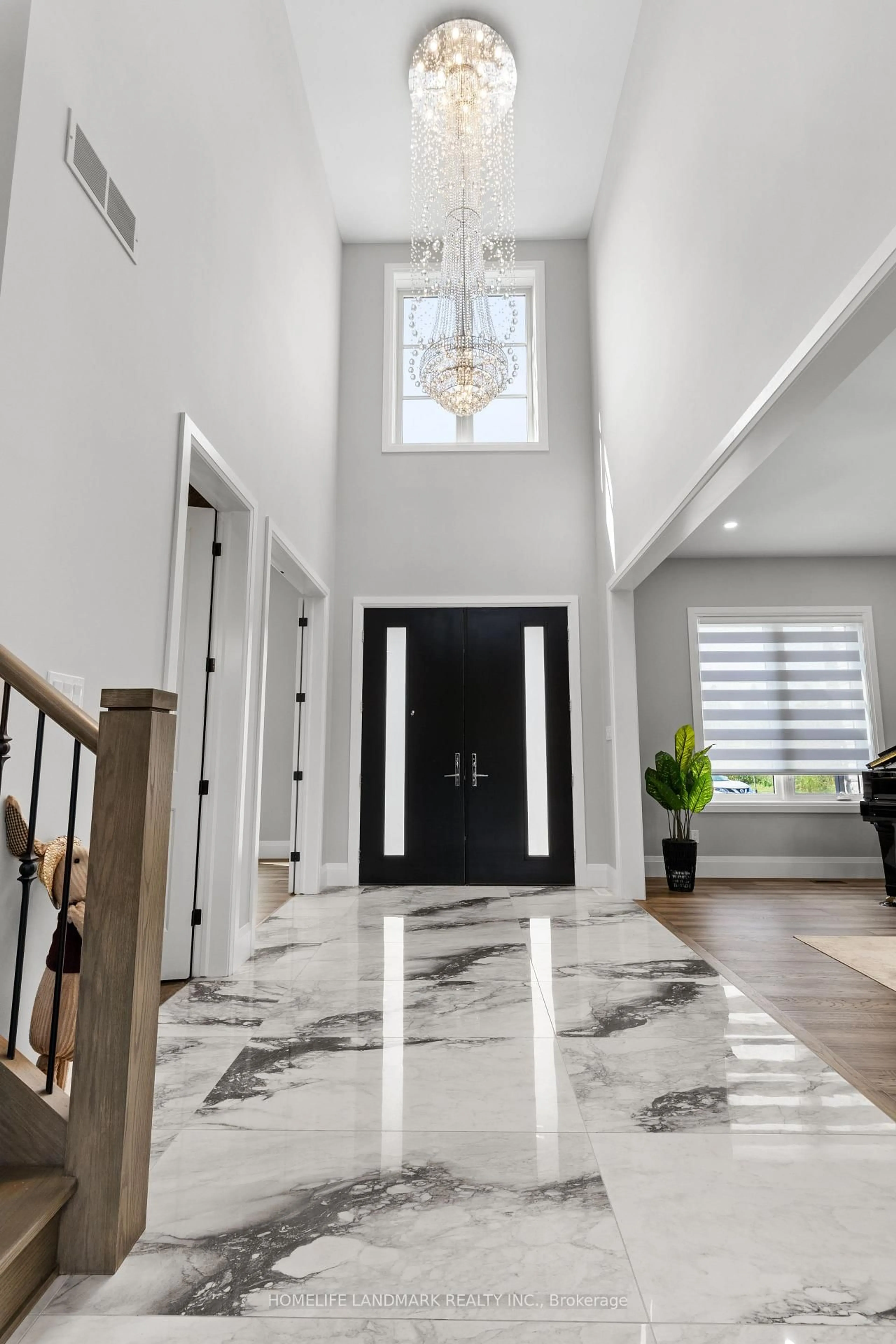 Indoor entryway for 451 warner Terr, London North Ontario N6G 0E6