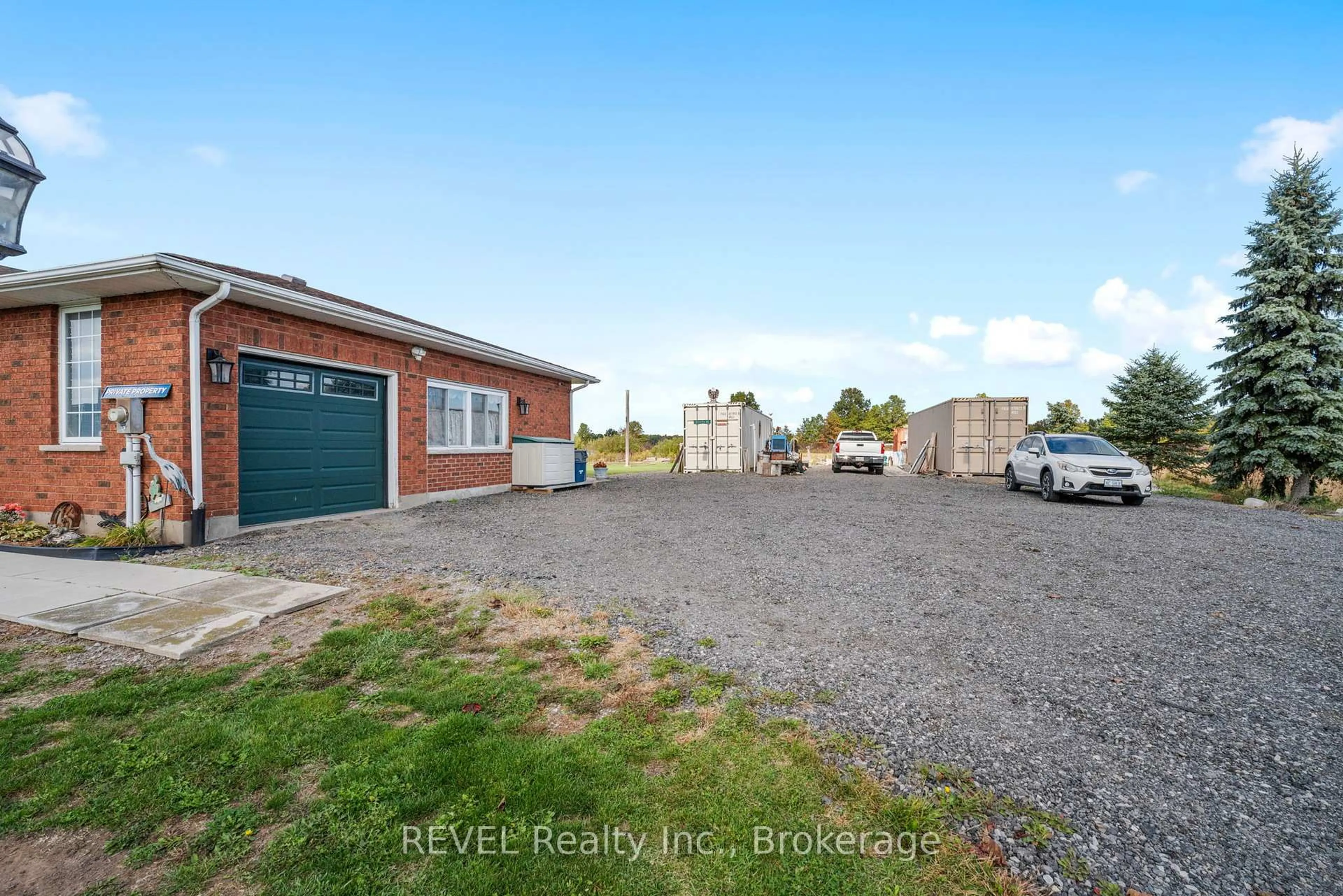 A pic from outside/outdoor area/front of a property/back of a property/a pic from drone, street for 3594 Netherby Rd, Fort Erie Ontario L3B 5N7