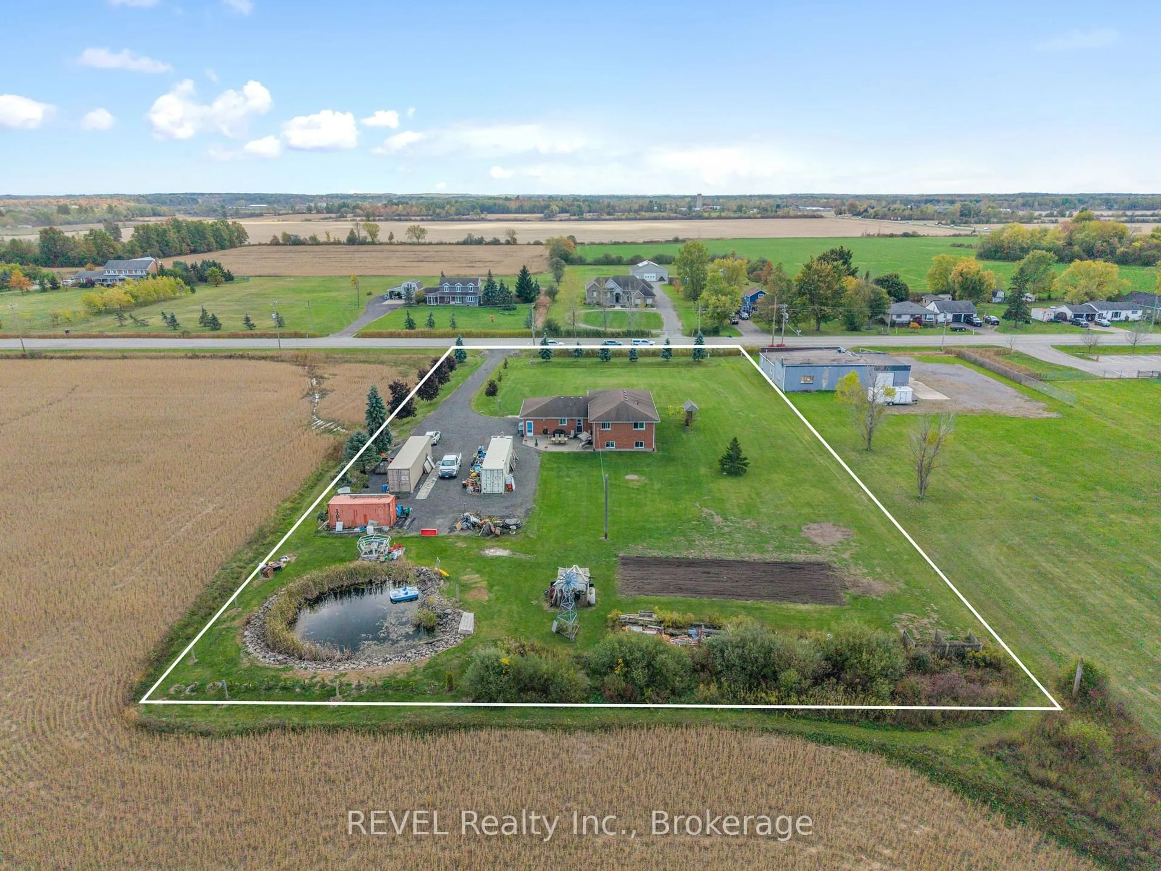 A pic from outside/outdoor area/front of a property/back of a property/a pic from drone, unknown for 3594 Netherby Rd, Fort Erie Ontario L3B 5N7