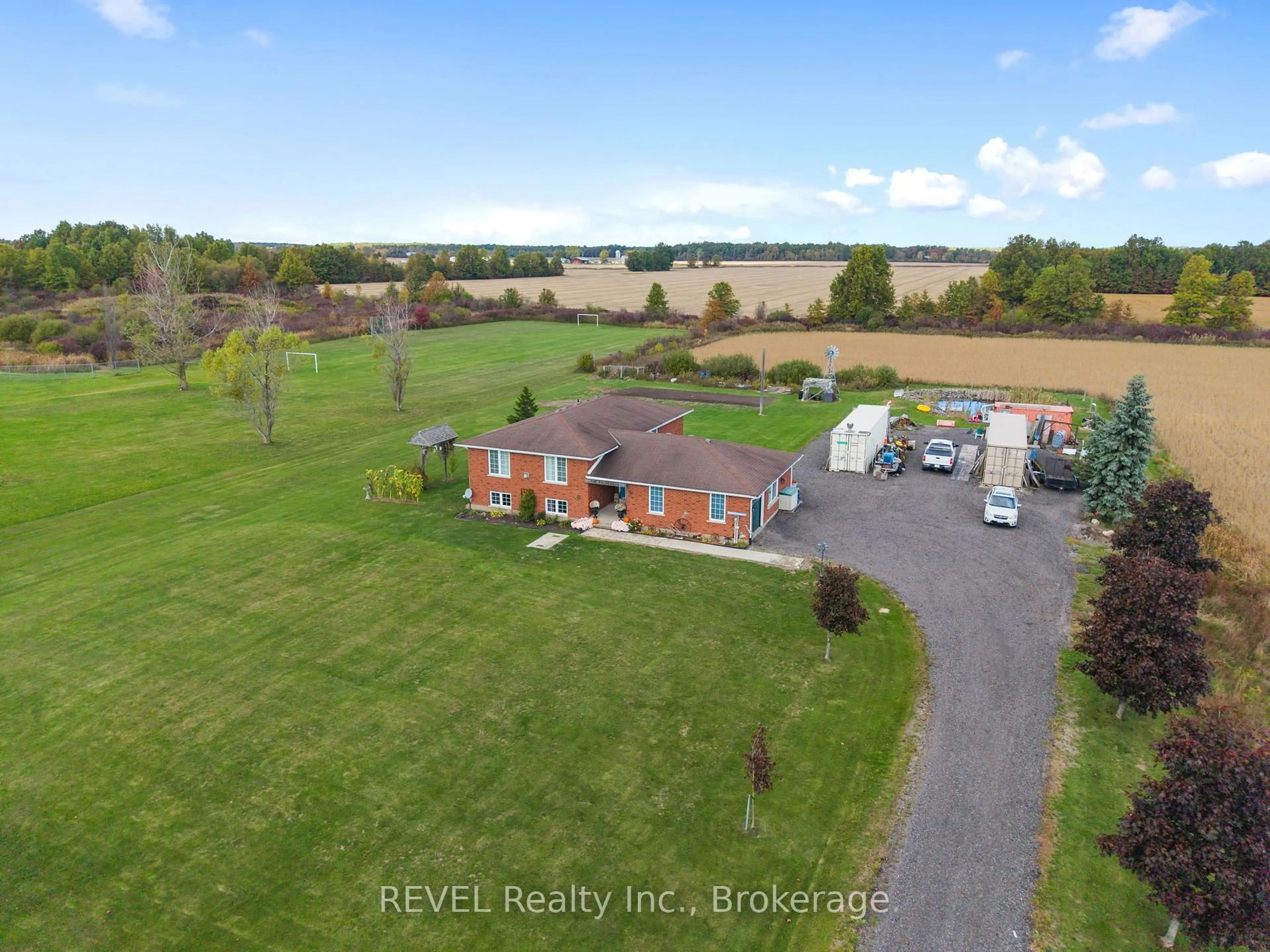A pic from outside/outdoor area/front of a property/back of a property/a pic from drone, unknown for 3594 Netherby Rd, Fort Erie Ontario L3B 5N7