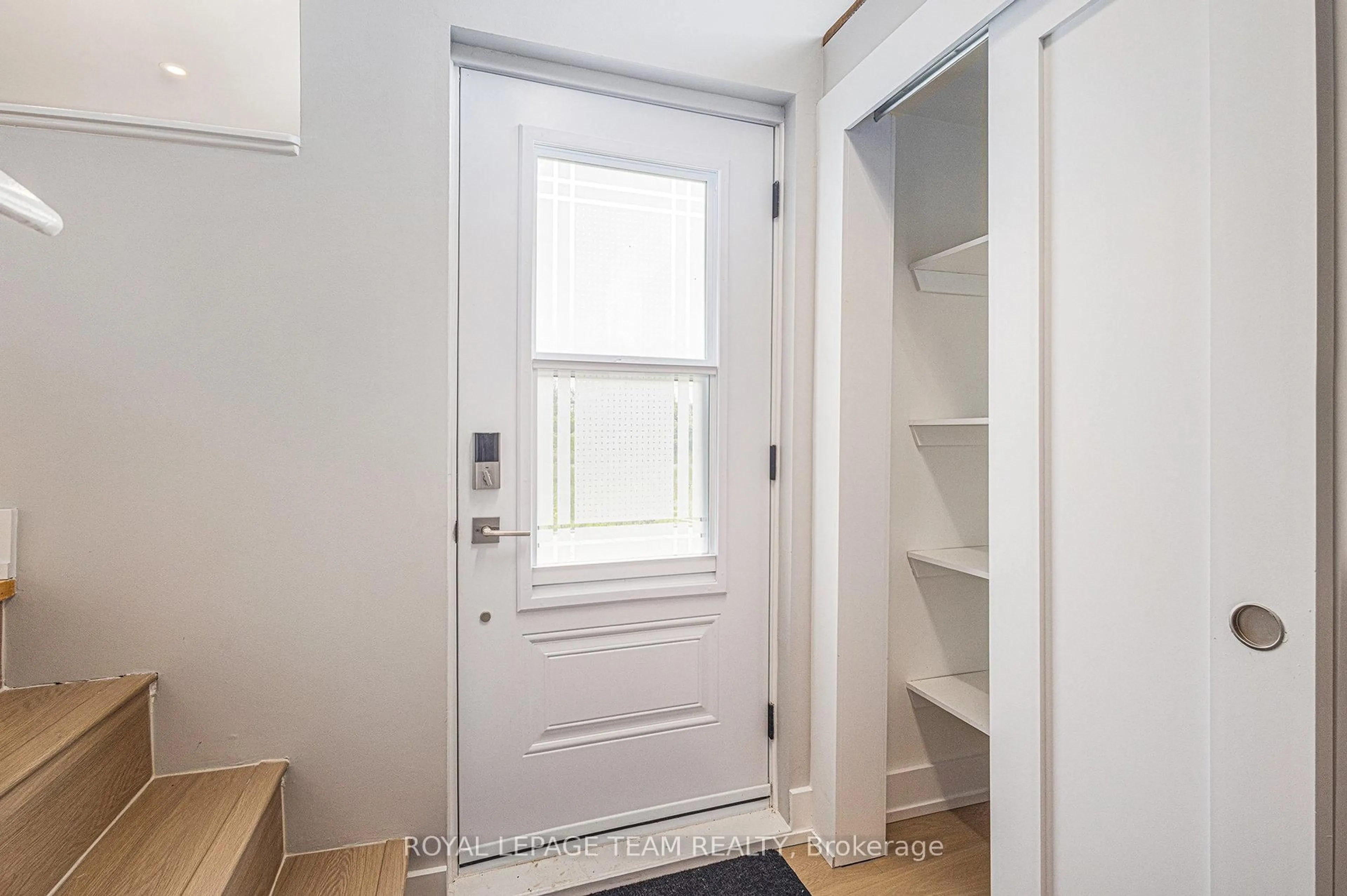 Indoor entryway for 3455 Donnelly Dr, Kemptville Ontario K0G 1J0
