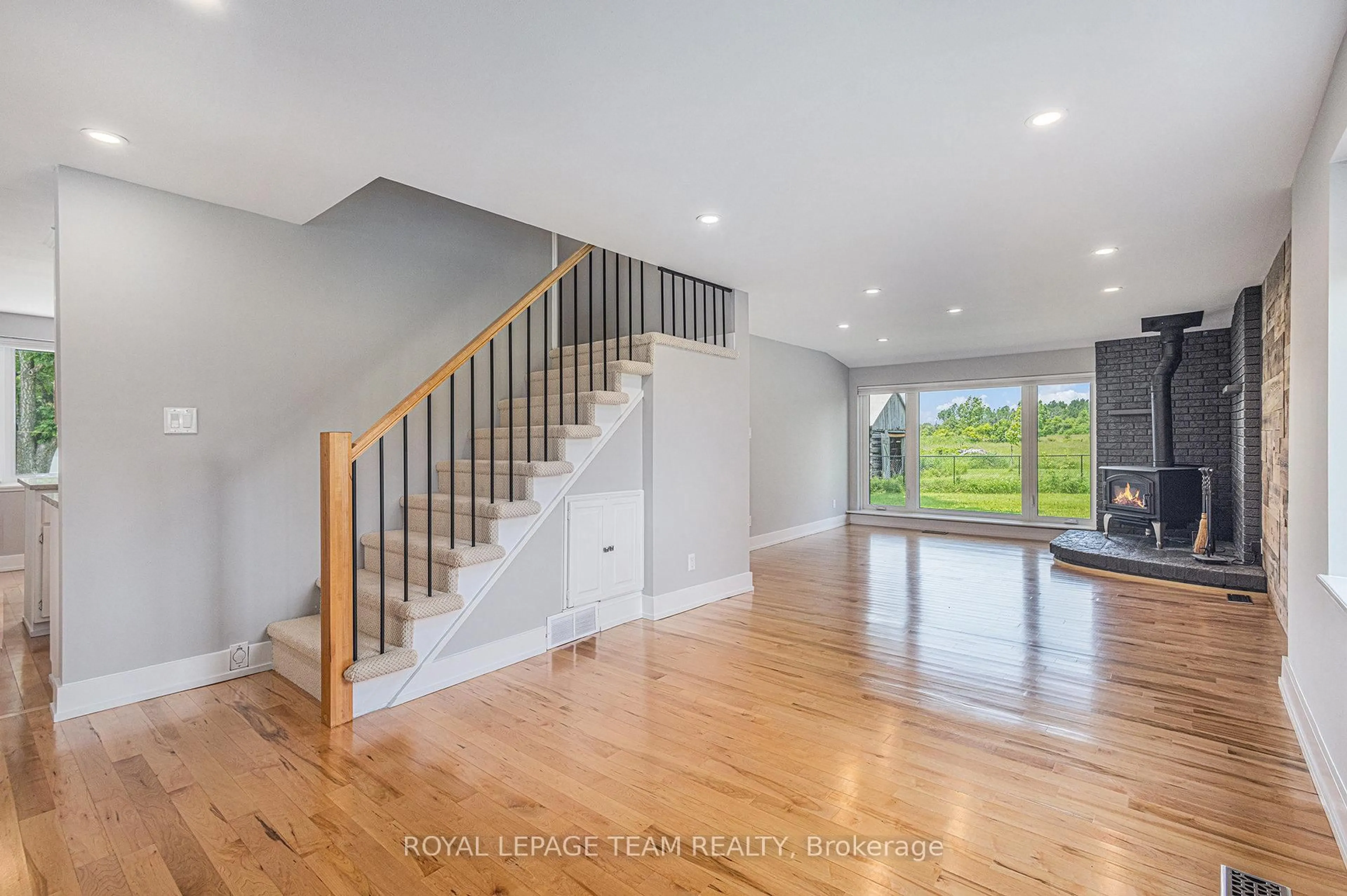 Indoor entryway for 3455 Donnelly Dr, Kemptville Ontario K0G 1J0