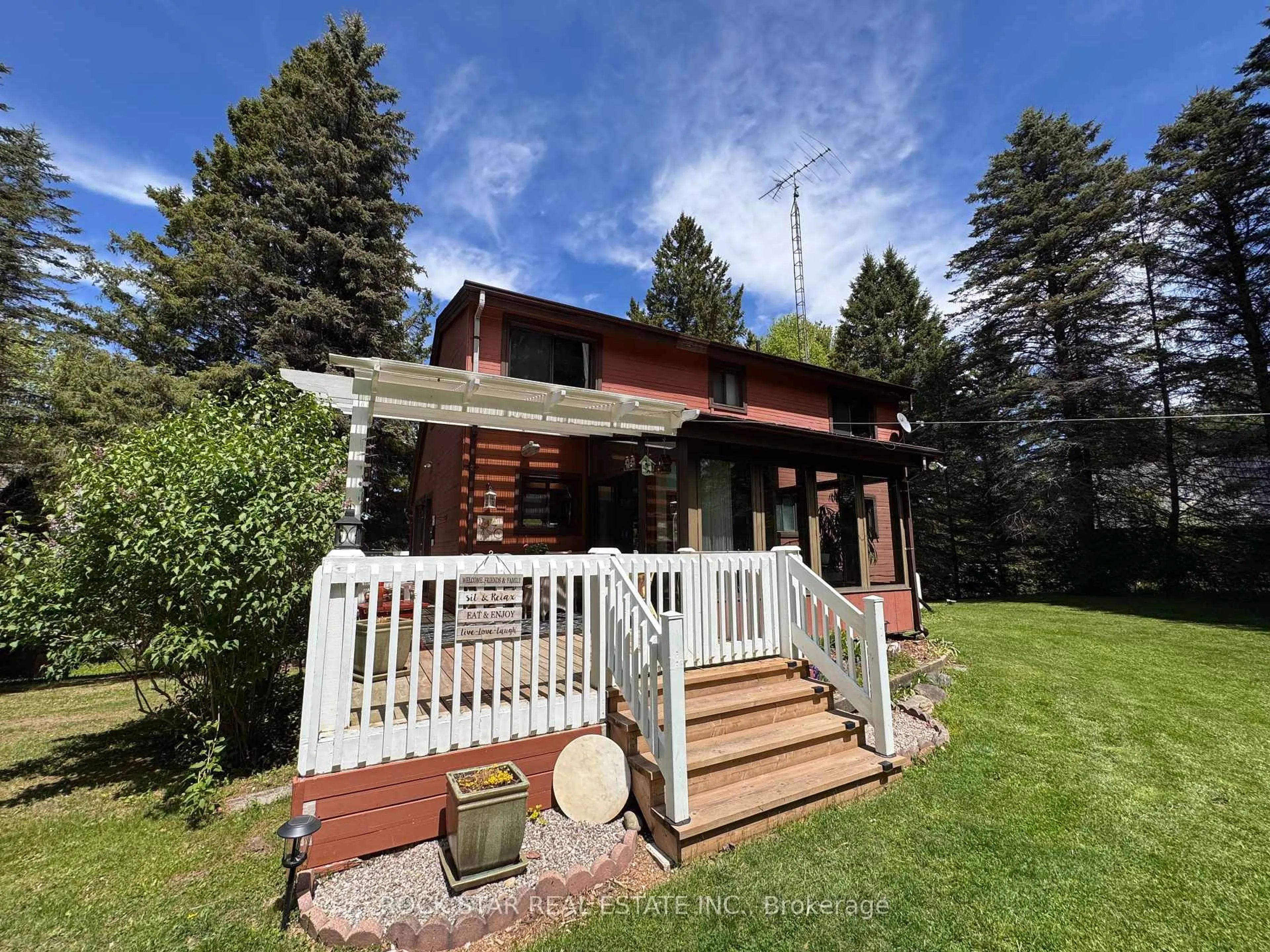A pic from outside/outdoor area/front of a property/back of a property/a pic from drone, unknown for 8 Pine River Cres, Mulmur Ontario L9V 3H2