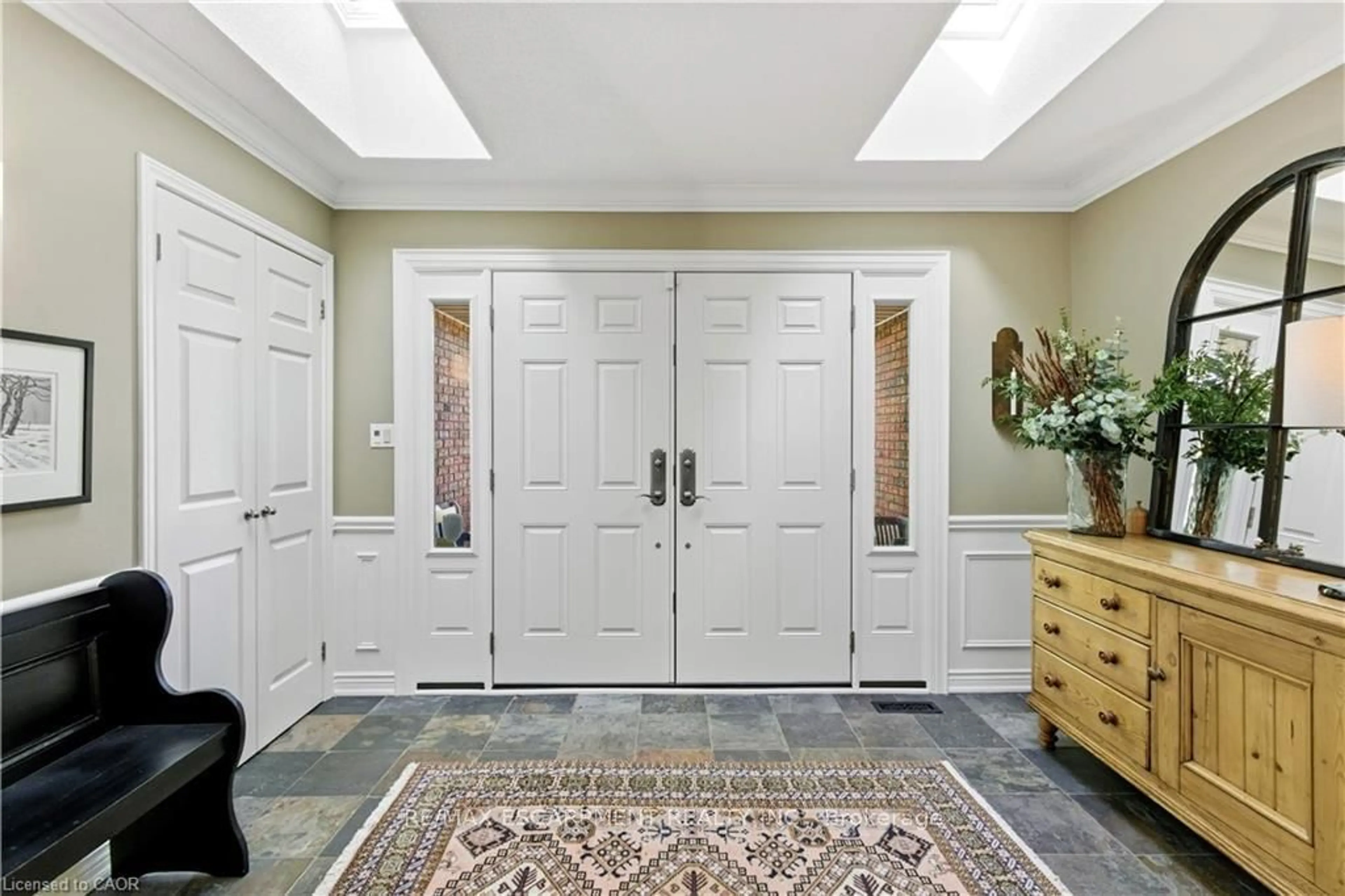 Indoor entryway for 9 Mays Cres, Hamilton Ontario L8B 0G4
