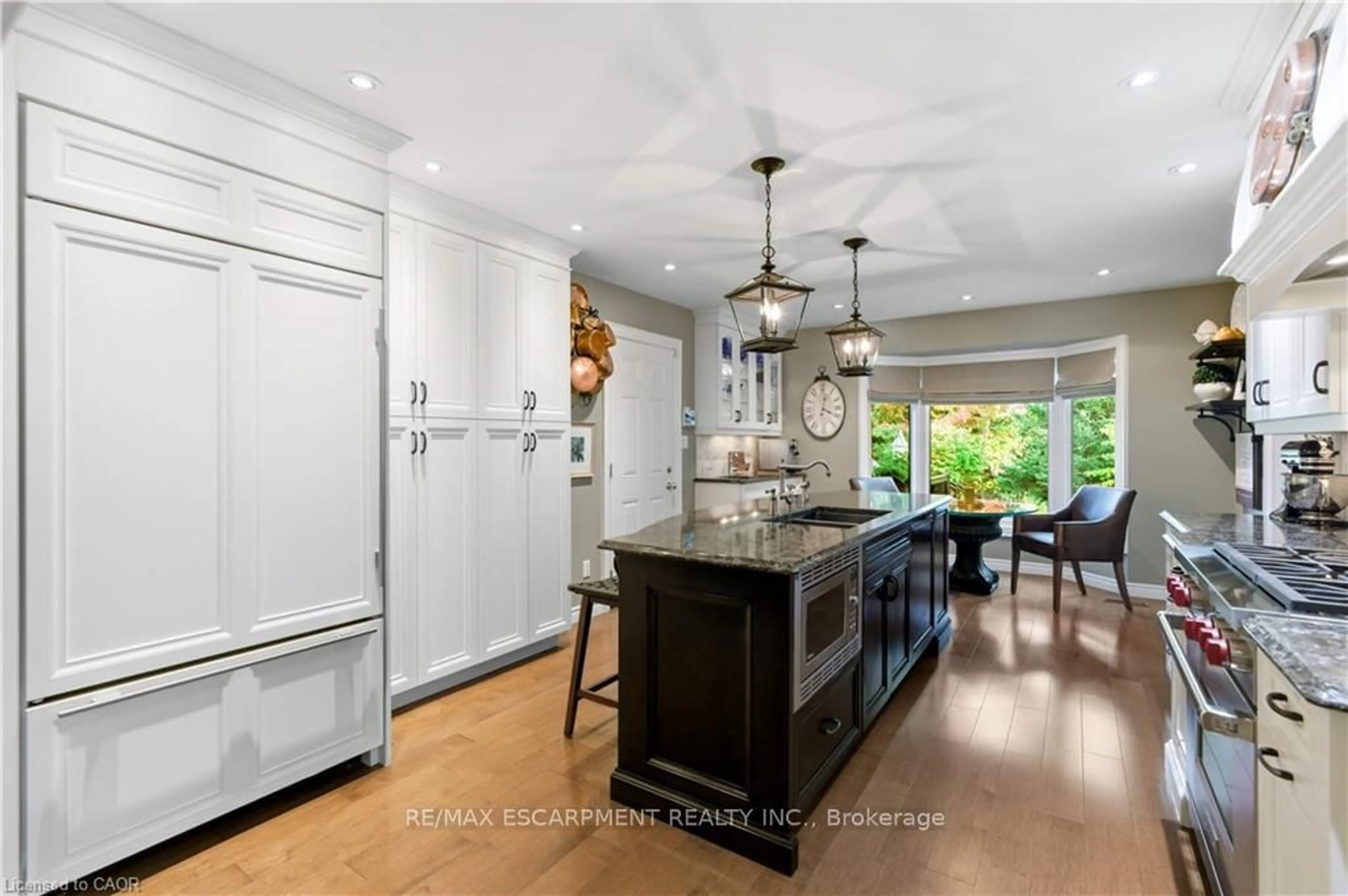 Open concept kitchen, ceramic/tile floor for 9 Mays Cres, Hamilton Ontario L8B 0G4