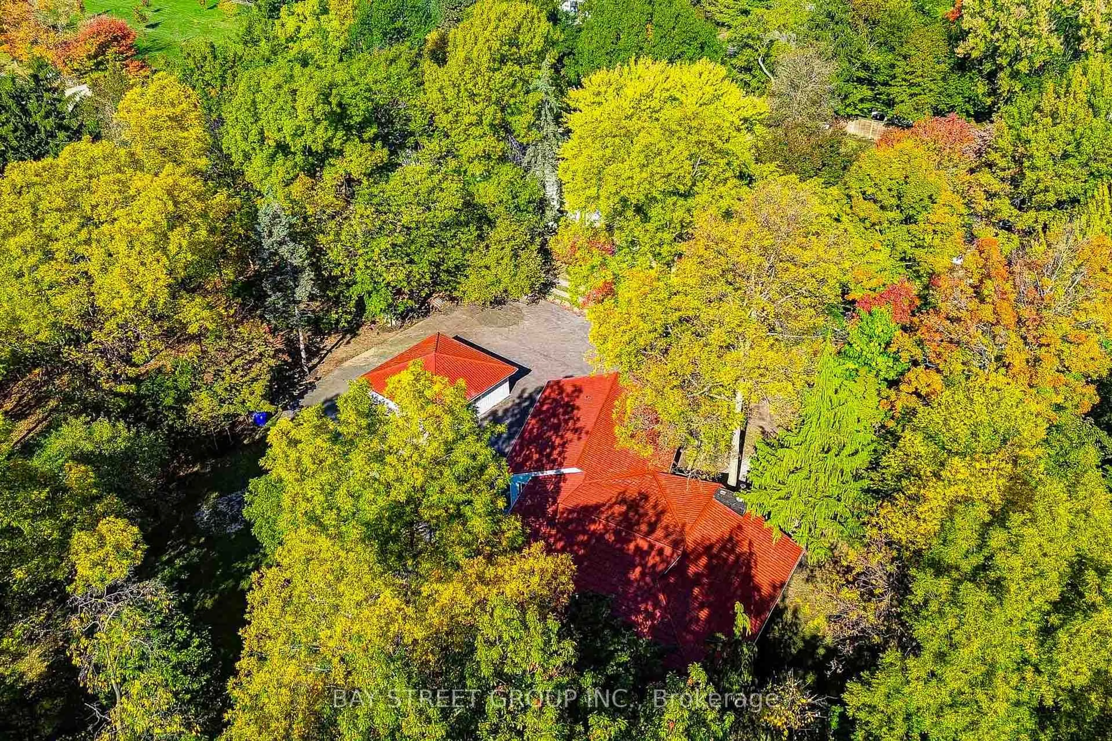 A pic from outside/outdoor area/front of a property/back of a property/a pic from drone, forest/trees view for 14874 Niagara River Pkwy, Niagara-on-the-Lake Ontario L0S 1J0