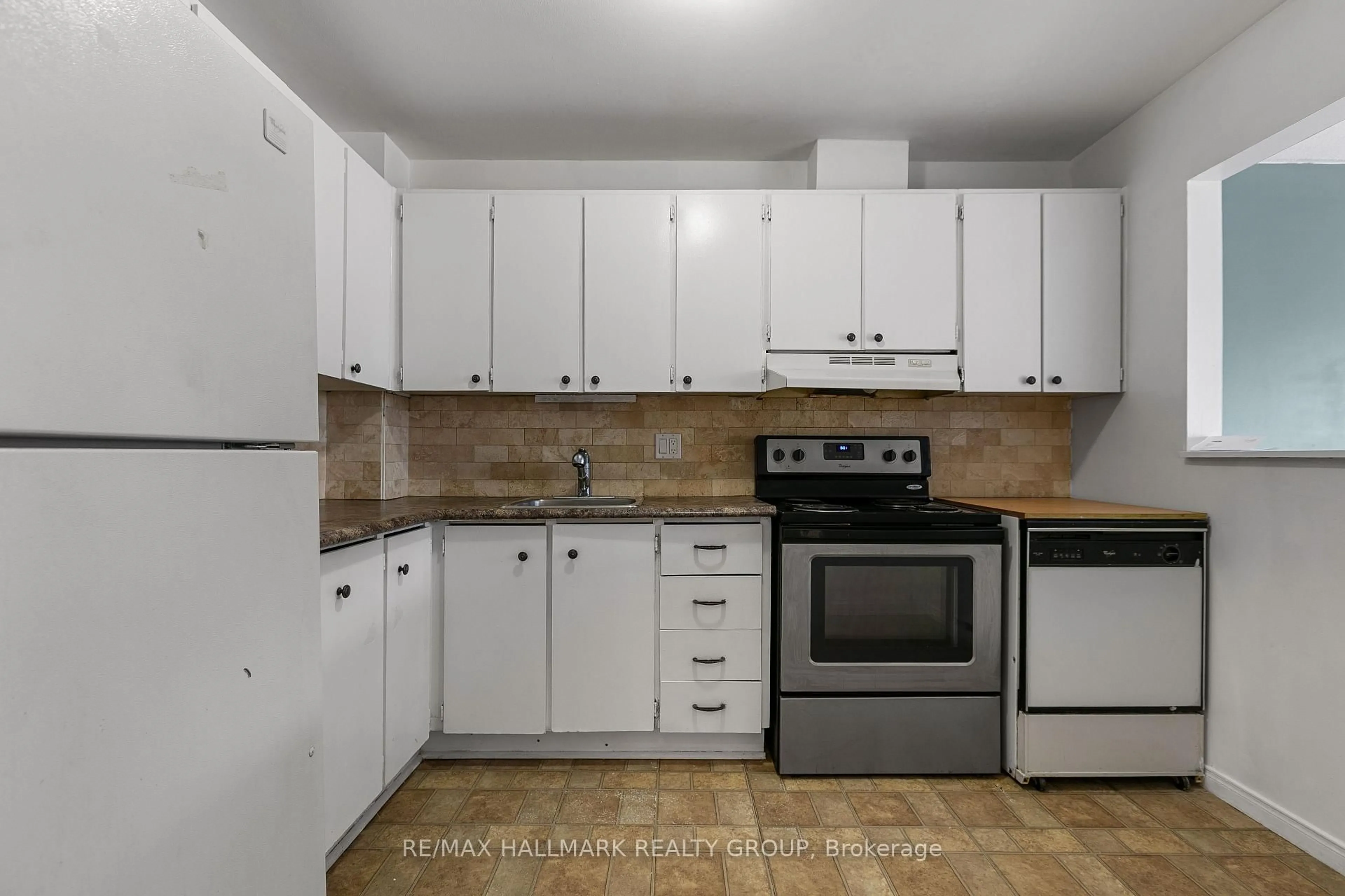 Standard kitchen, unknown for 3445 Uplands Dr #137, Ottawa Ontario K1V 9N5