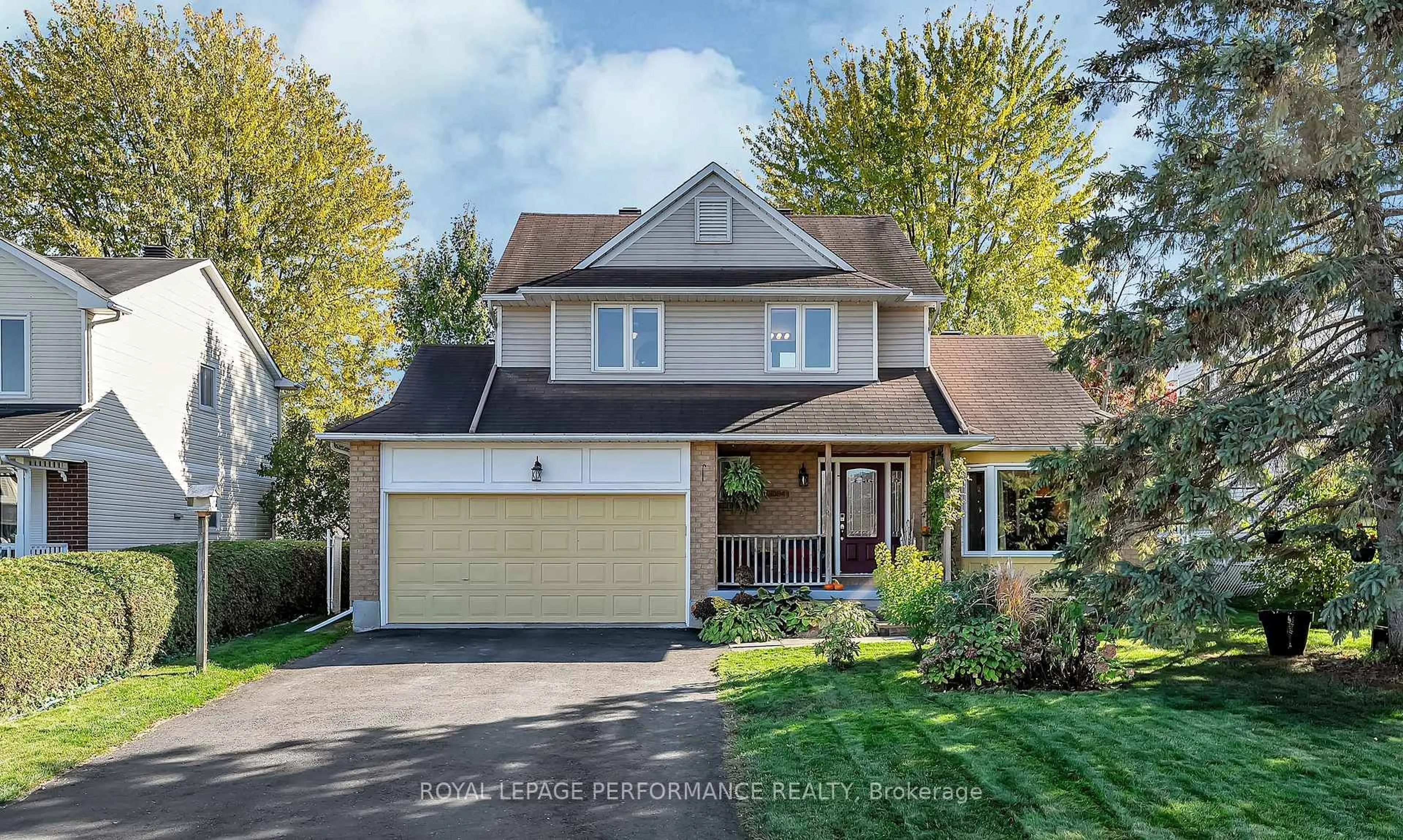 Home with vinyl exterior material, street for 3084 Lemay Circ, Clarence-Rockland Ontario K4K 1A9