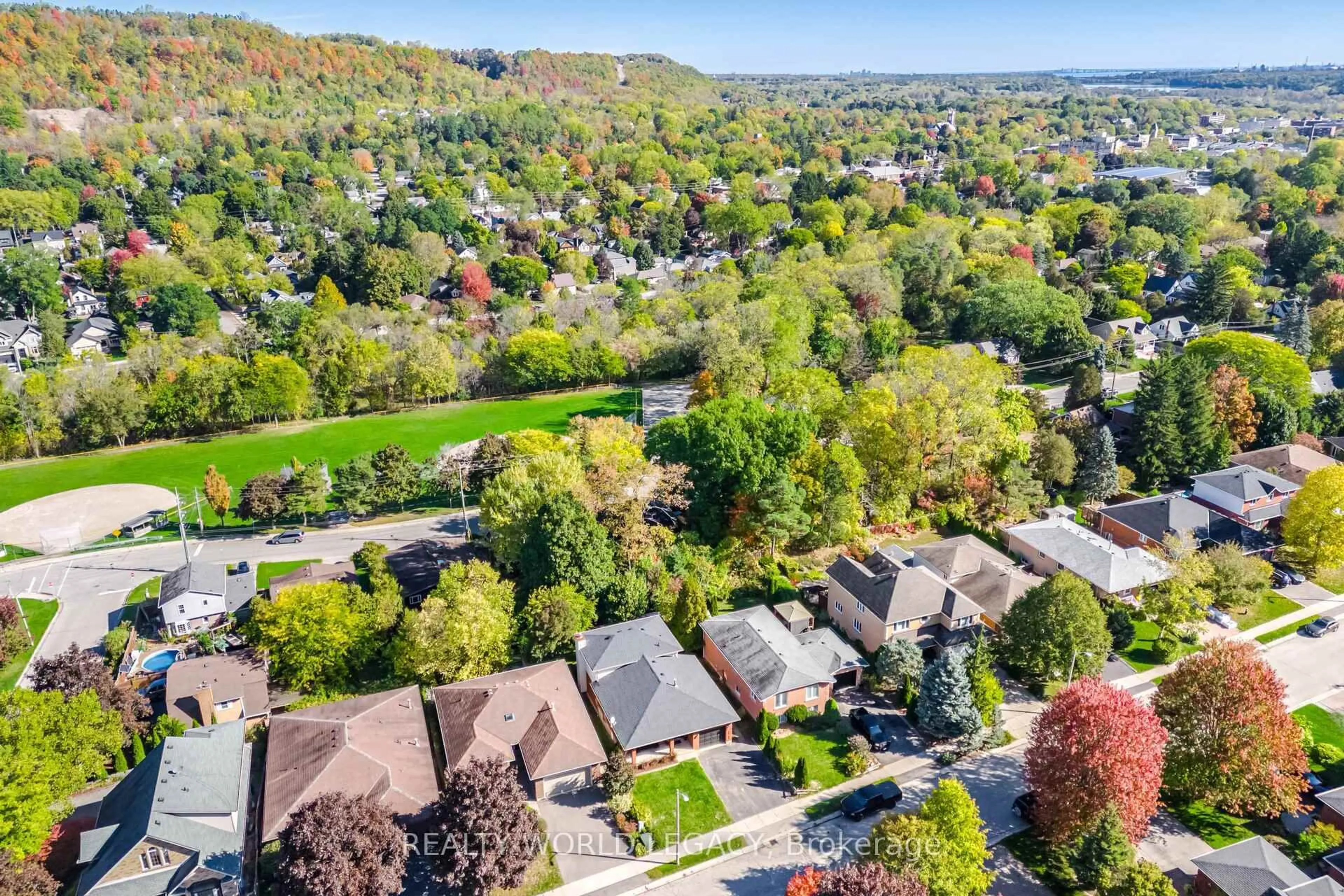 A pic from outside/outdoor area/front of a property/back of a property/a pic from drone, mountain view for 33 Morton Ave, Hamilton Ontario L9H 6W6