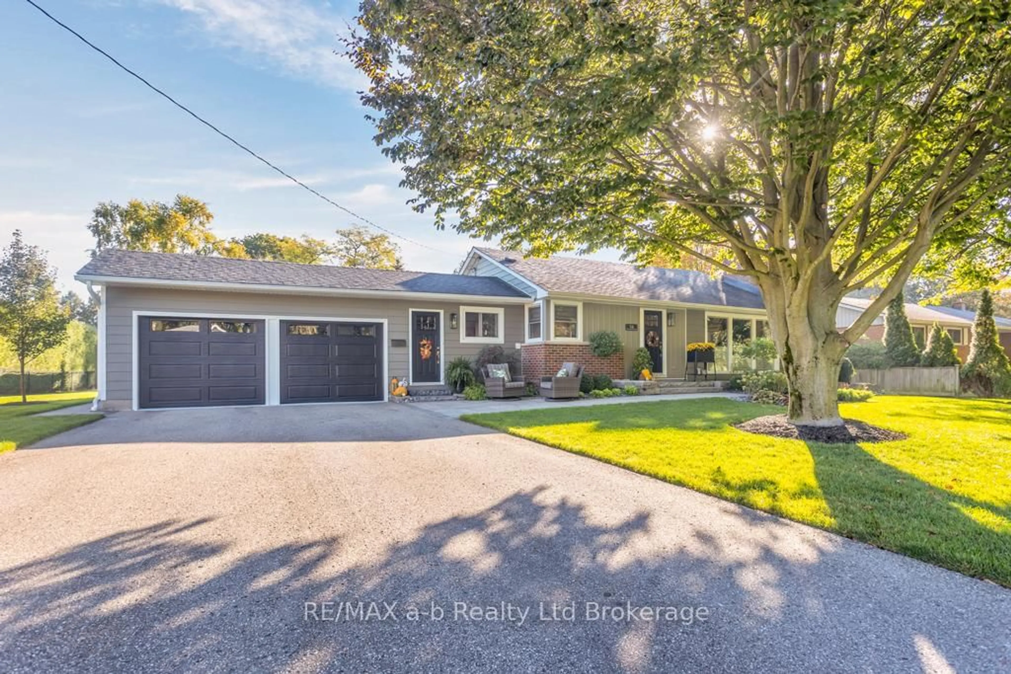 Unknown for 16 Charlotte Ave, Tillsonburg Ontario N4G 4C2