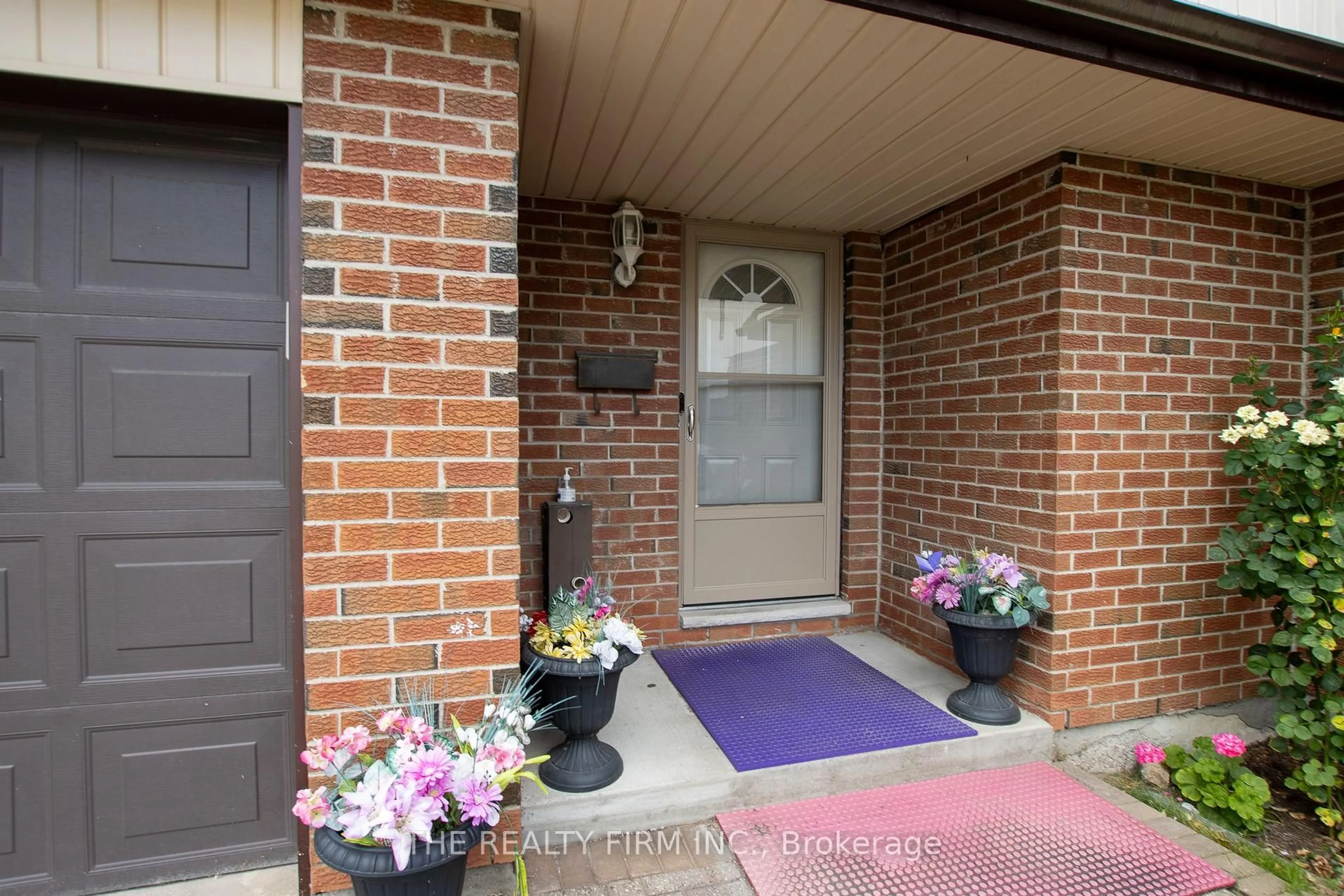 Indoor entryway for 971 Adelaide St #48, London South Ontario N6E 2H3