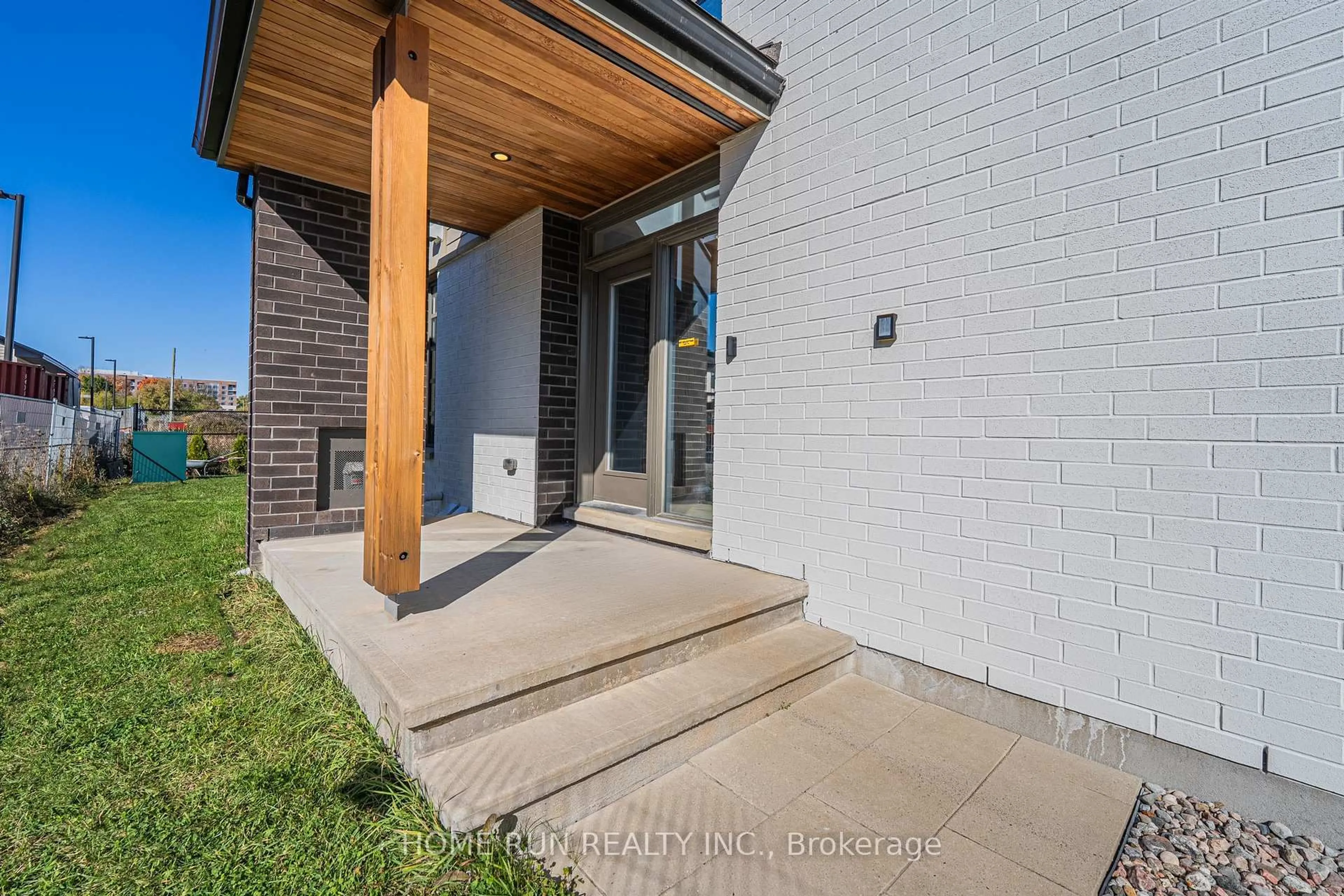 Unknown for 115 Longworth Ave, Ottawa Ontario K1T 0S7