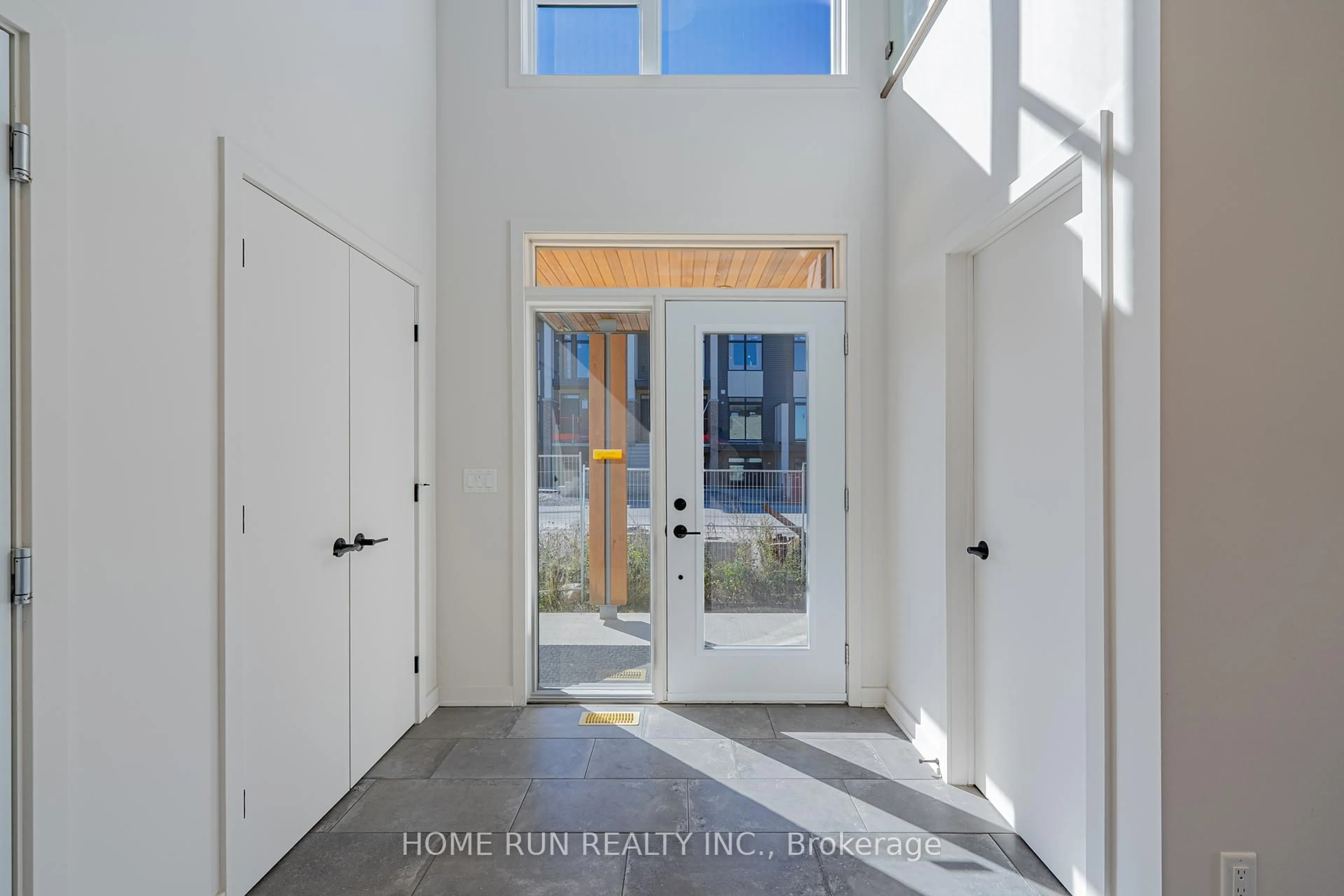 Indoor entryway for 115 Longworth Ave, Ottawa Ontario K1T 0S7