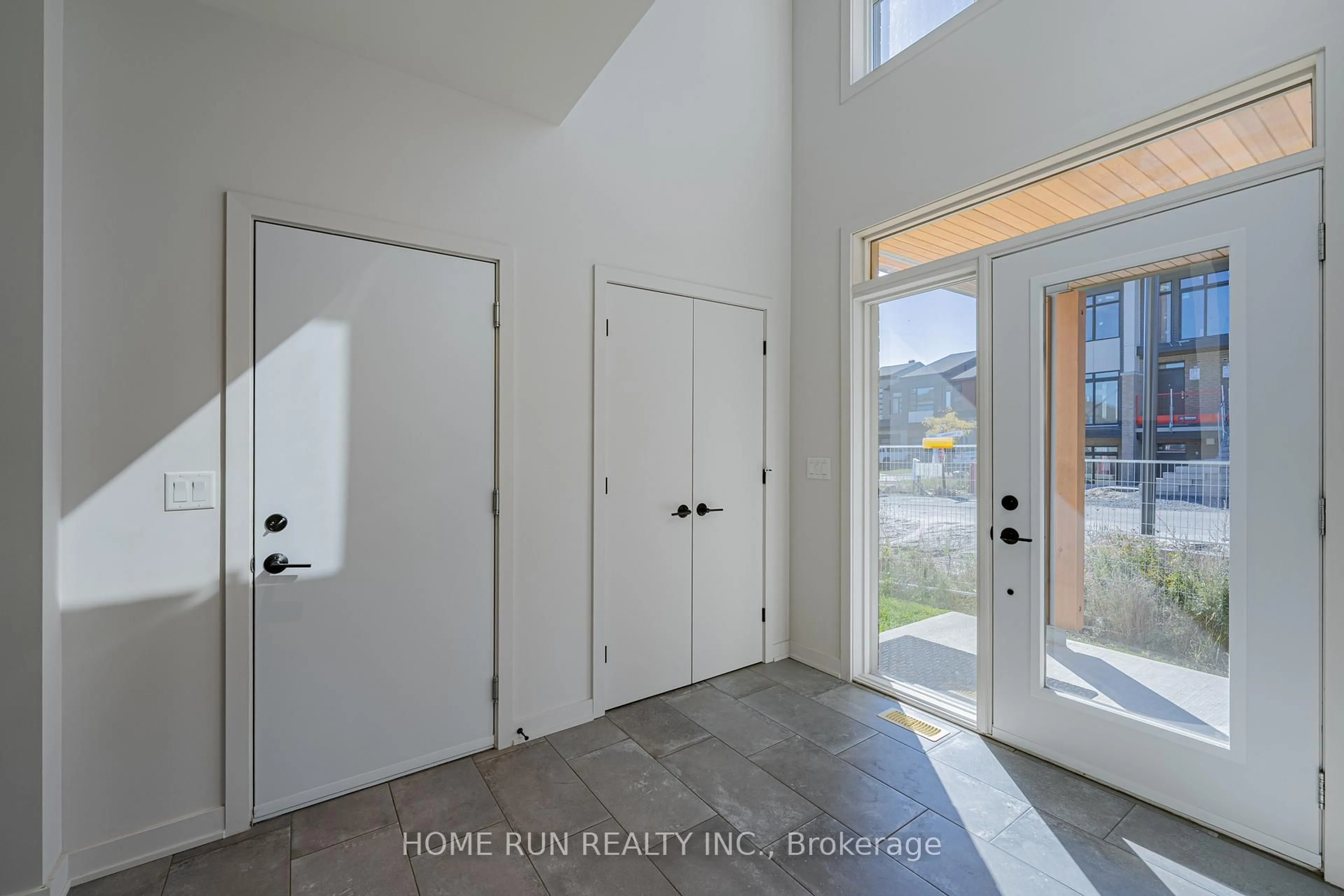 Indoor entryway for 115 Longworth Ave, Ottawa Ontario K1T 0S7