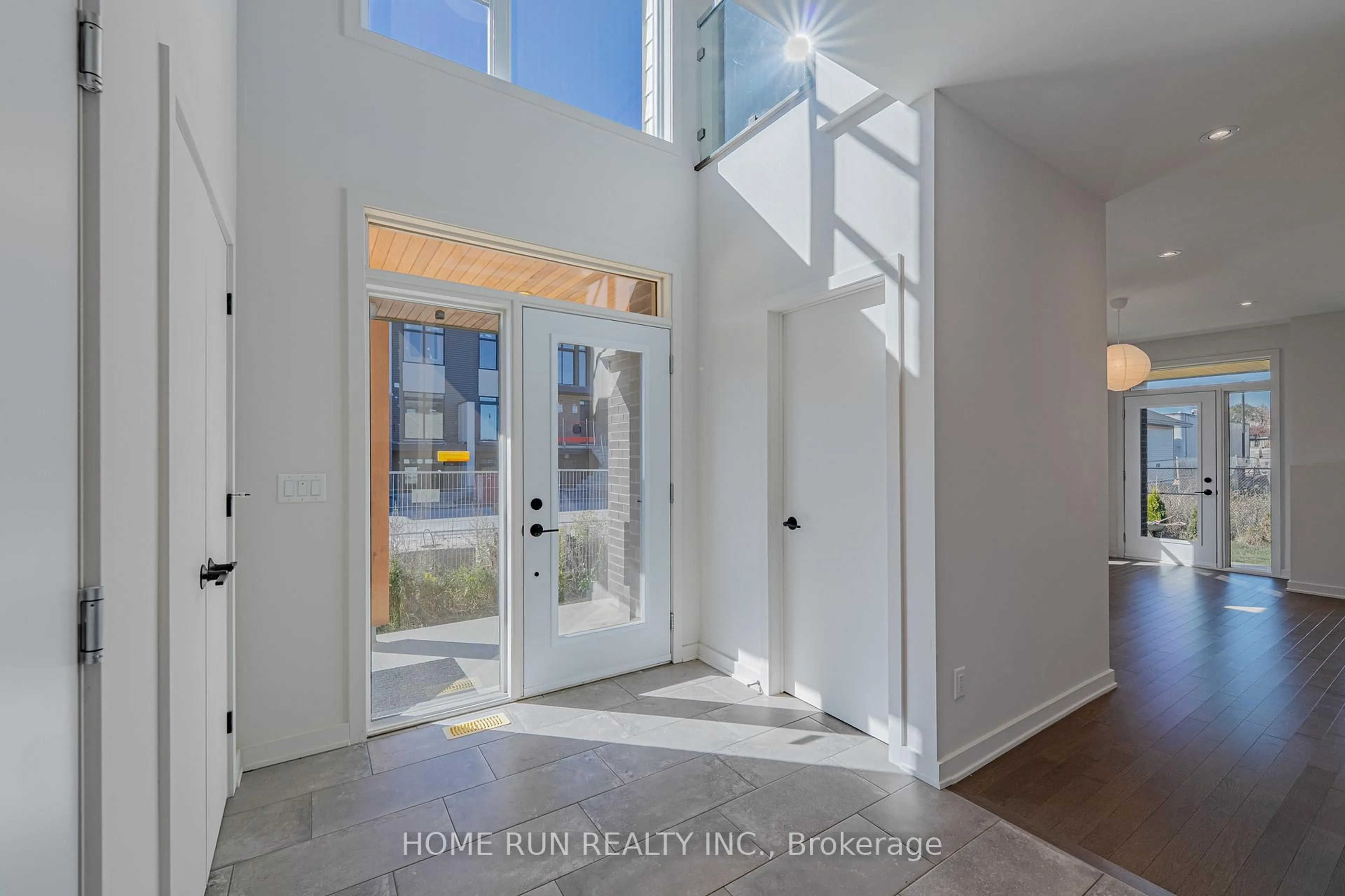 Indoor entryway for 115 Longworth Ave, Ottawa Ontario K1T 0S7